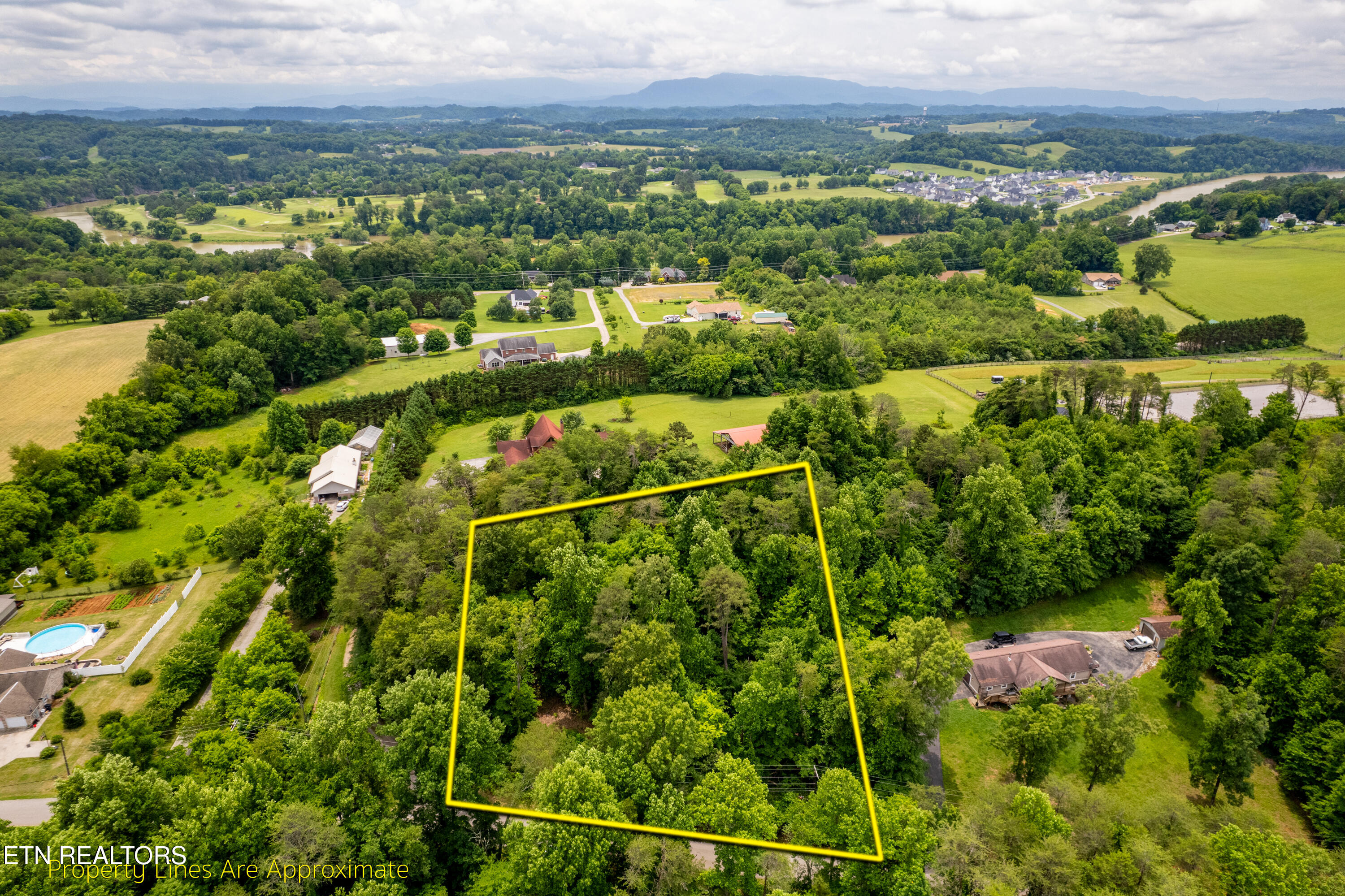 2353 Dave Smith Road Kodak TN 37764