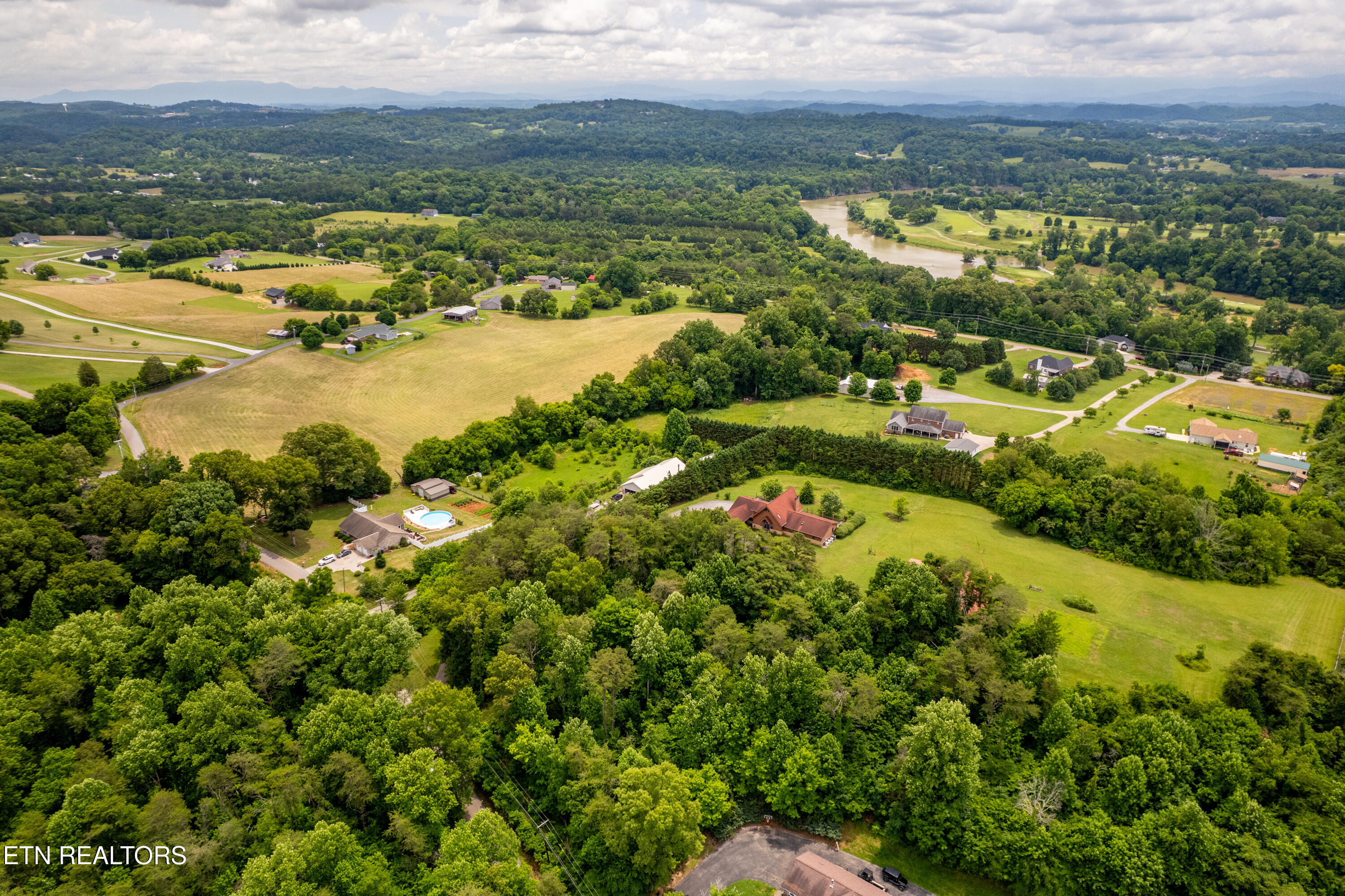 2353 Dave Smith Road Kodak TN 37764