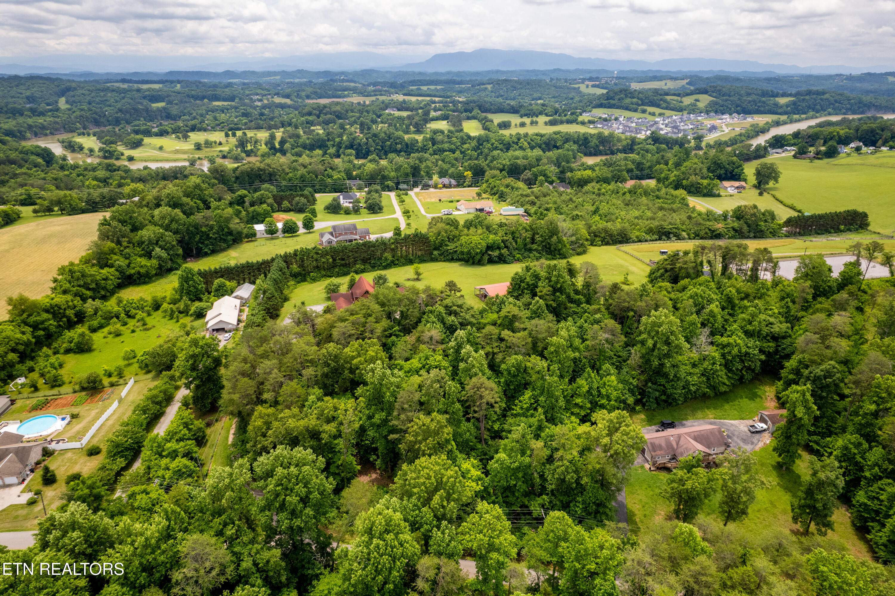 2353 Dave Smith Road Kodak TN 37764