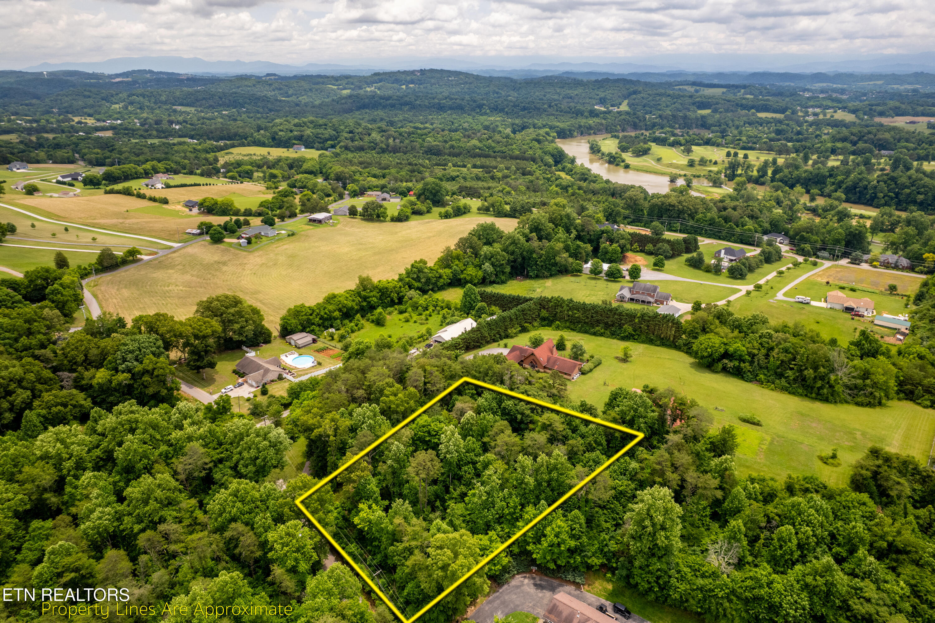 2353 Dave Smith Road Kodak TN 37764