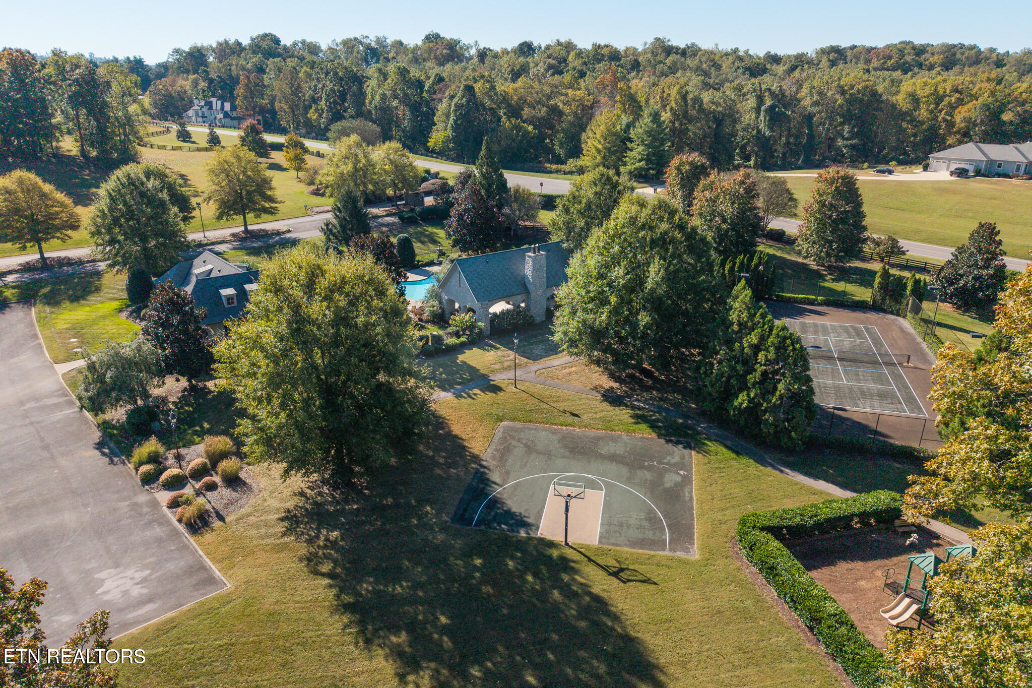 120 Nightharbor Way Louisville TN 37777