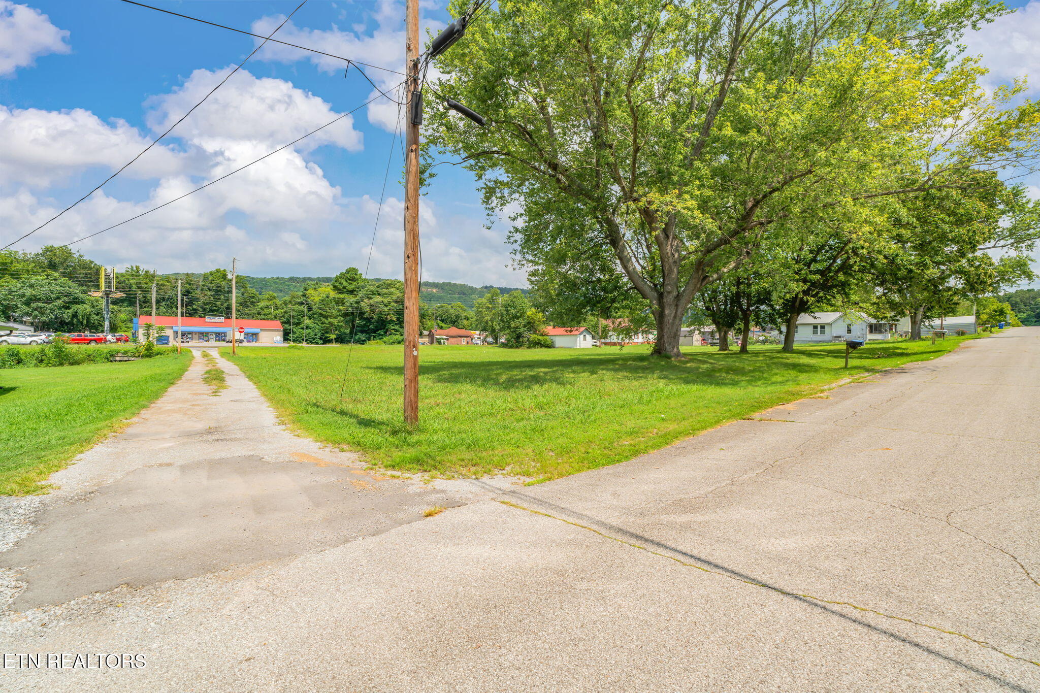 706 N Gateway Avenue Rockwood TN 37854