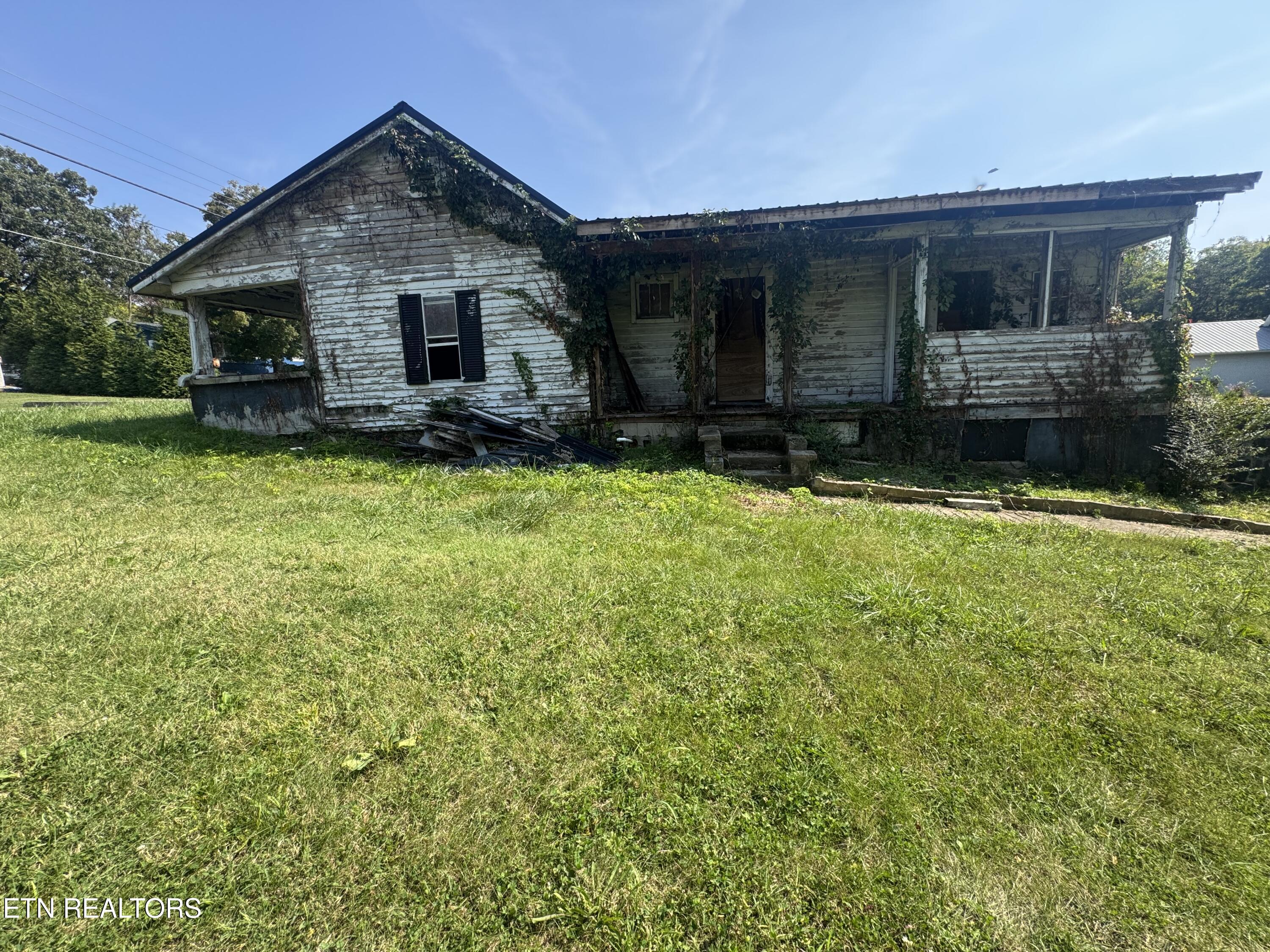 587 North Street Newport TN 37821