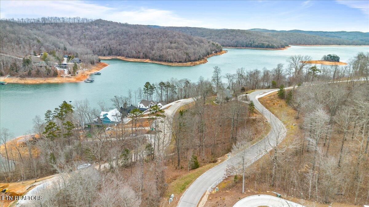 220/221 Suncrest Cove Lafollette TN 37766