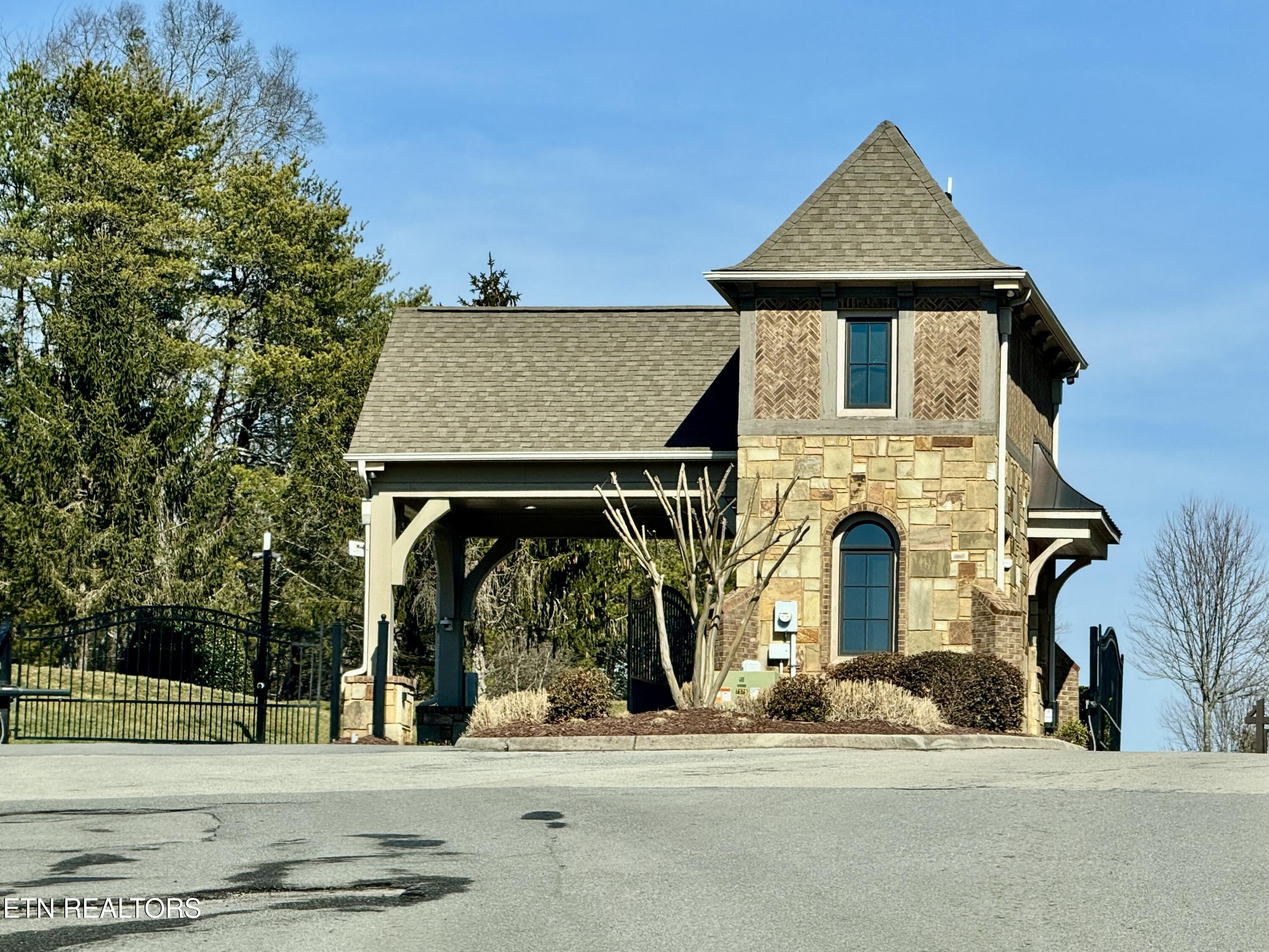 585 Zepher Drive Lenoir City TN 37772