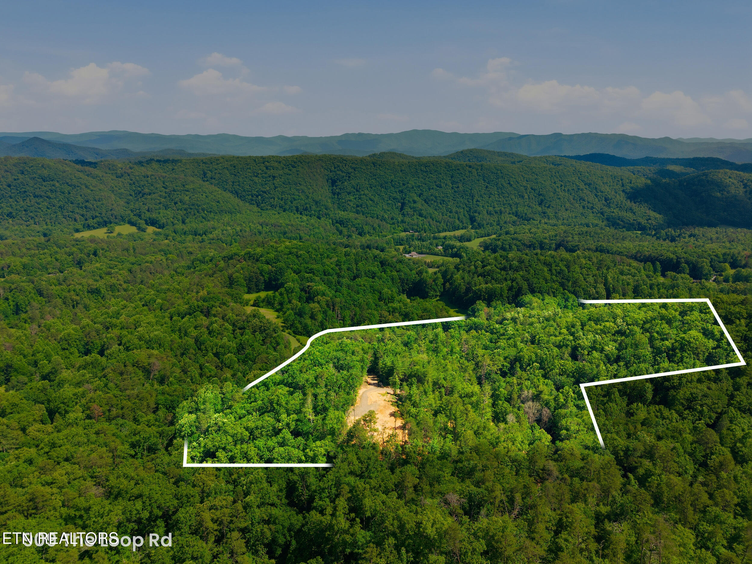 909 The Loop Road Walland TN 37886