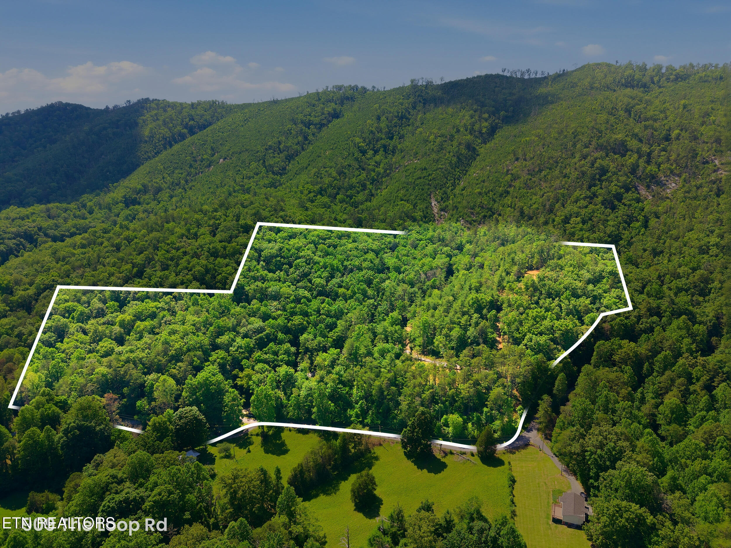 909 The Loop Road Walland TN 37886