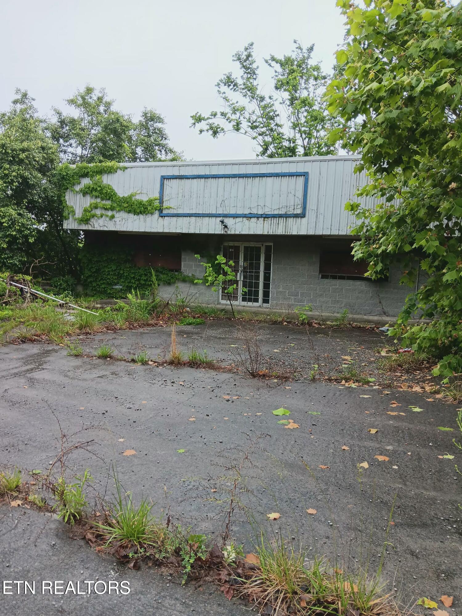 2595 Highway 31 Mooresburg TN 37811