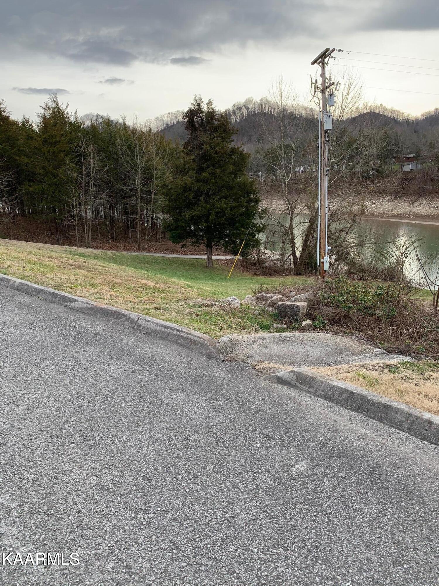 121 Links Court Tazewell TN 37879