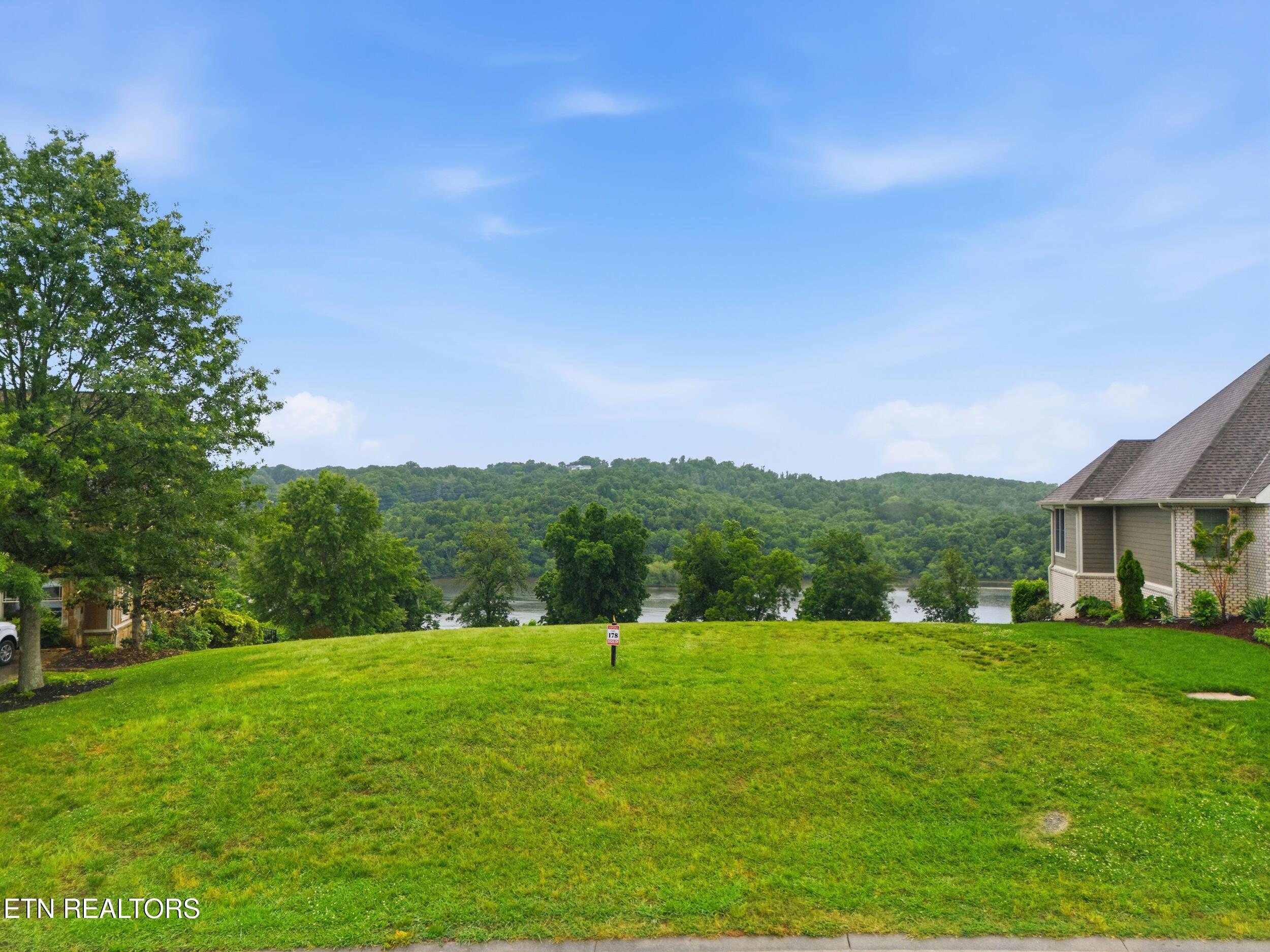2327 Persimmon Loudon TN 37774