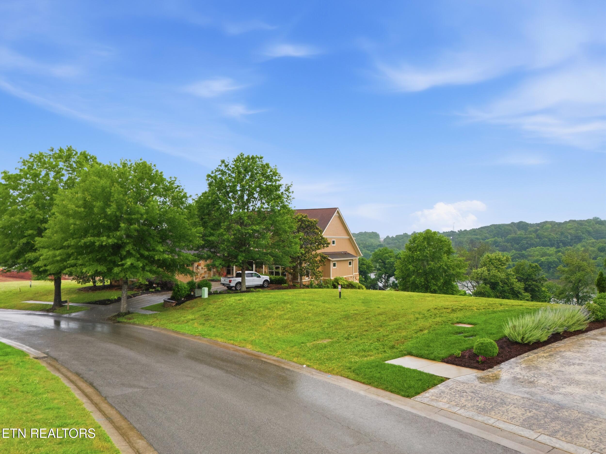 2327 Persimmon Loudon TN 37774
