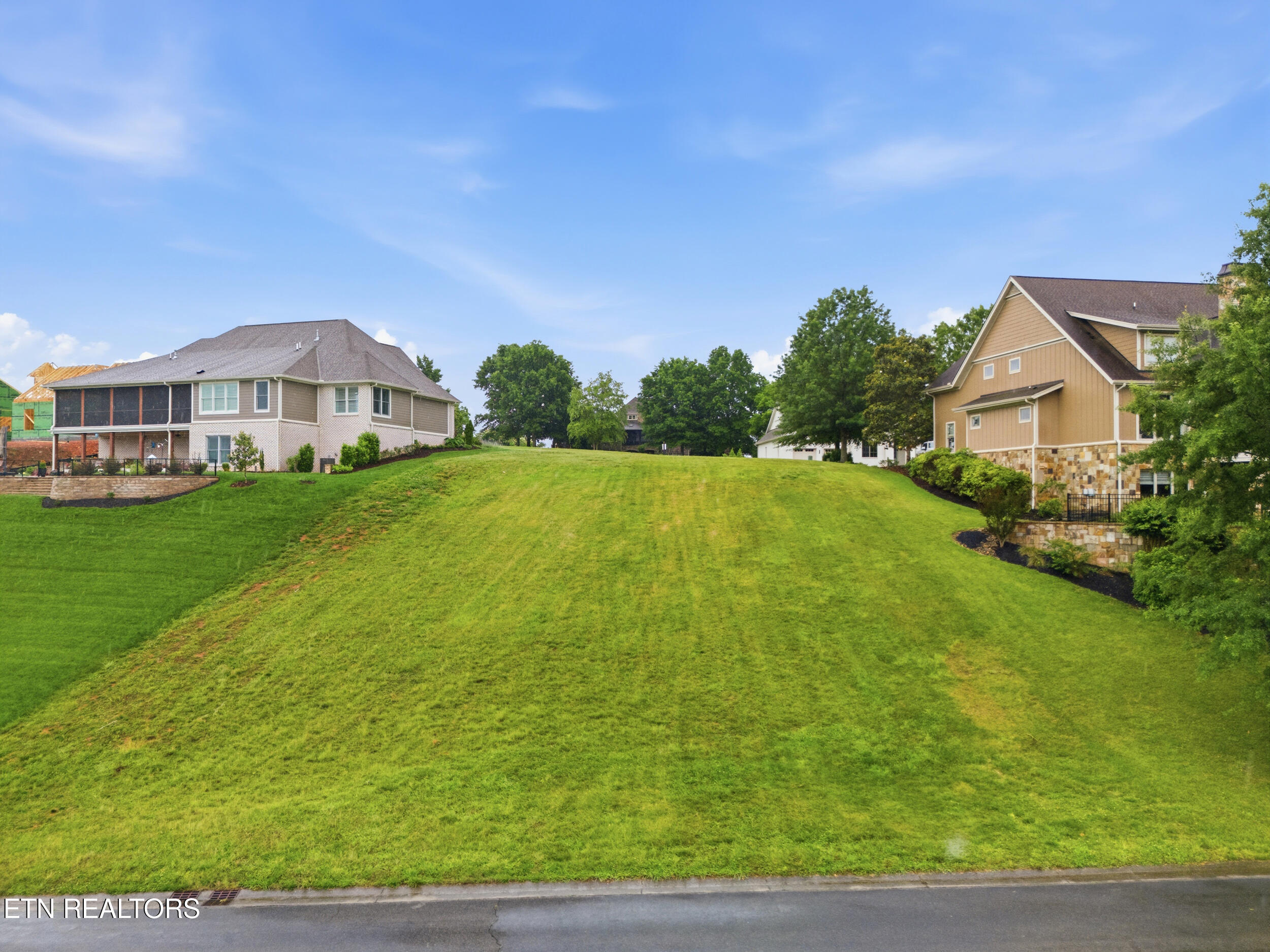 2327 Persimmon Loudon TN 37774