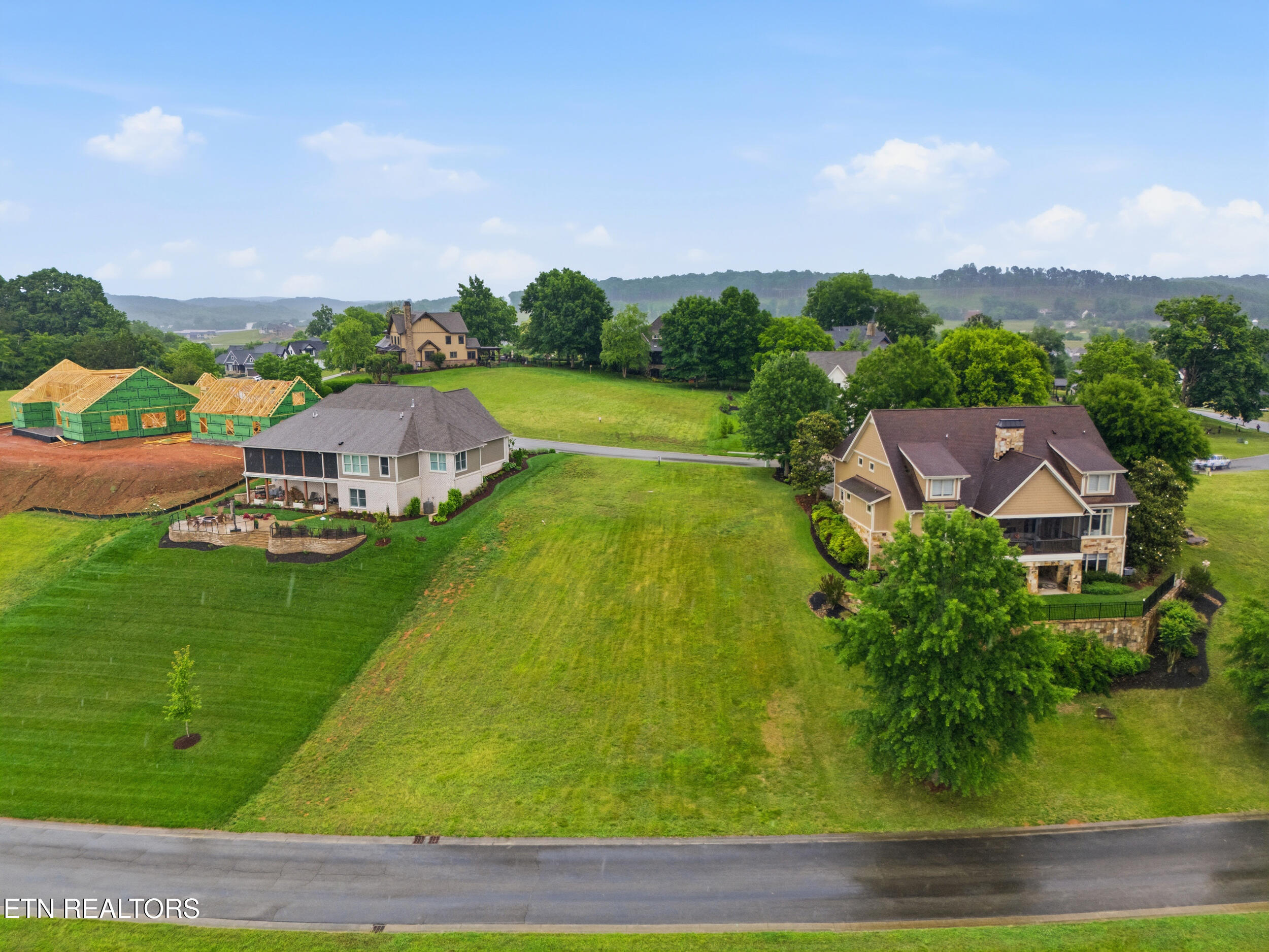2327 Persimmon Loudon TN 37774