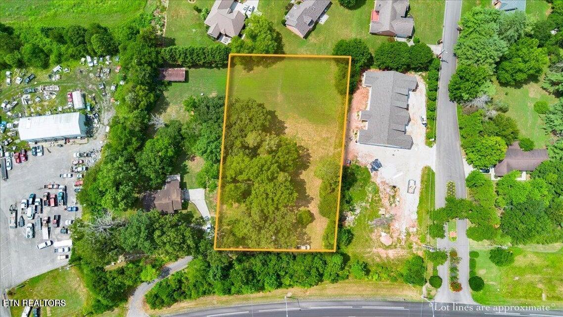 2025 N Charles G Seivers Boulevard Clinton TN 37716