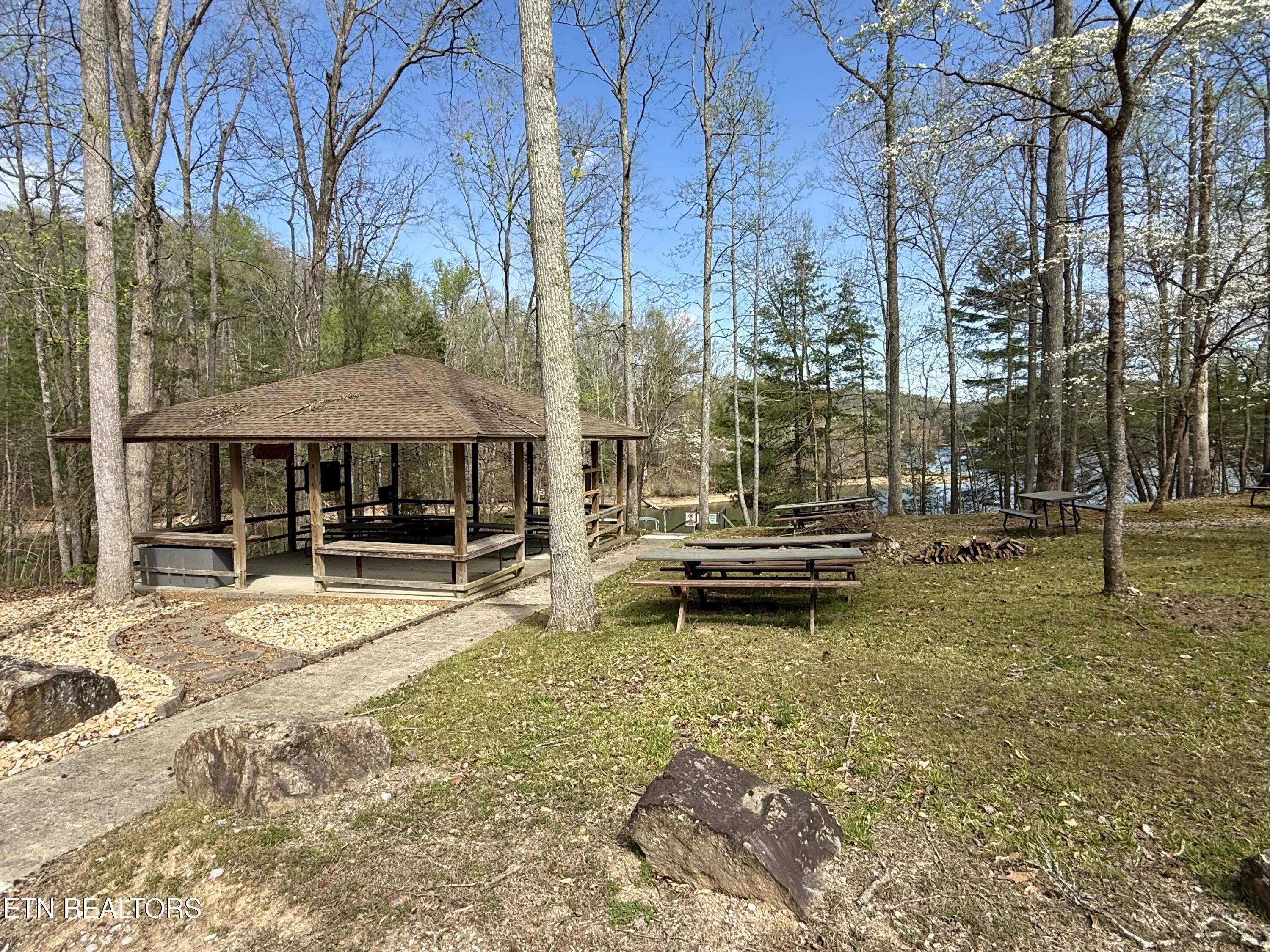 39 Eerie Point Rockwood TN 37854
