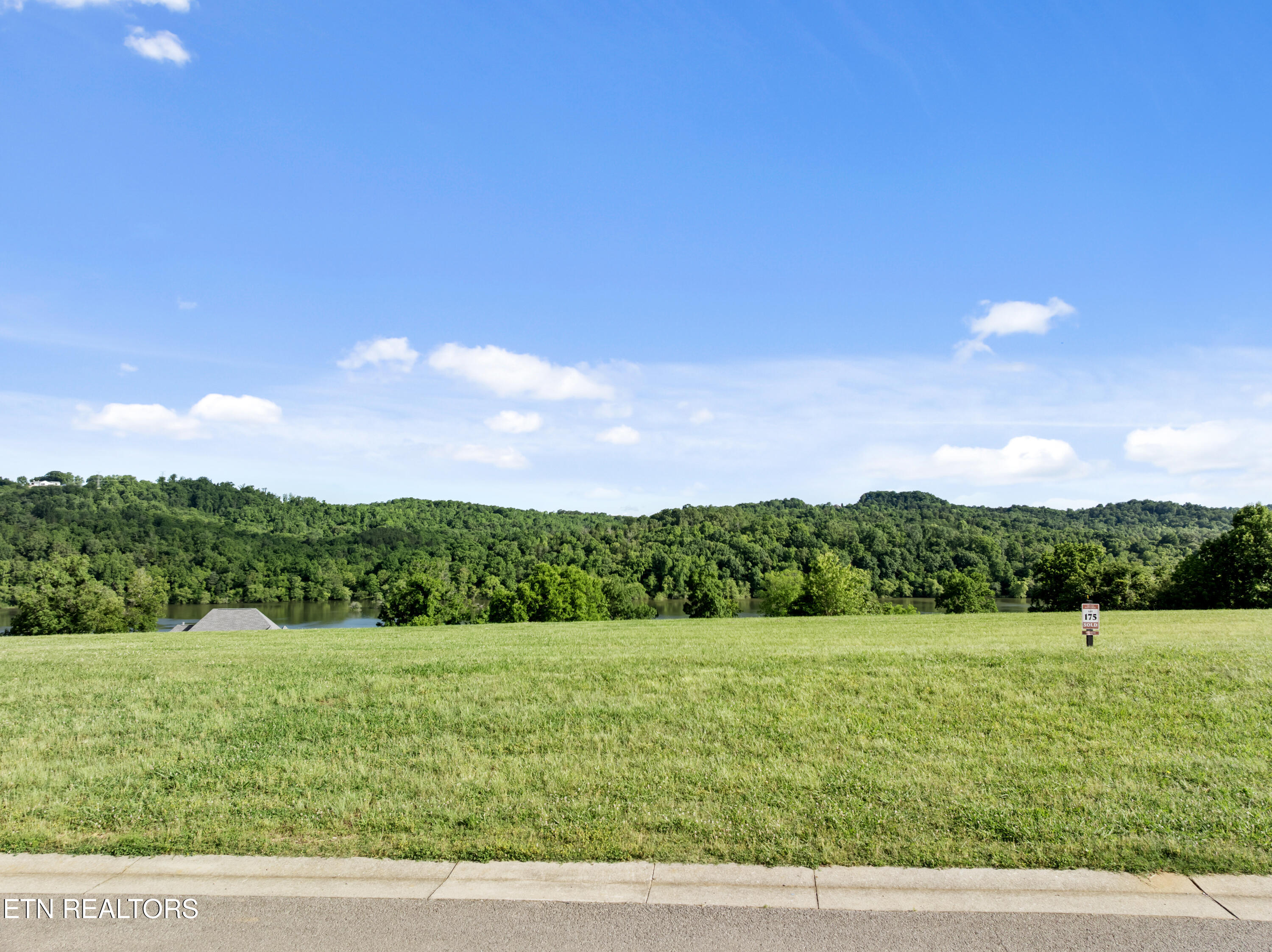 2533 Persimmon Ridge (RDG) Loudon TN 37774
