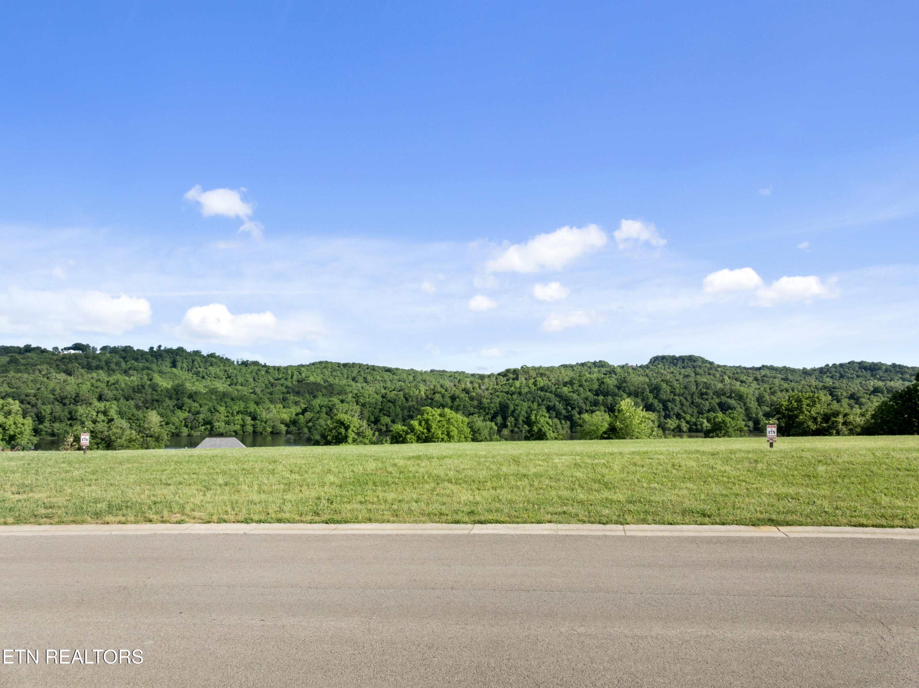 2533 Persimmon Ridge (RDG) Loudon TN 37774
