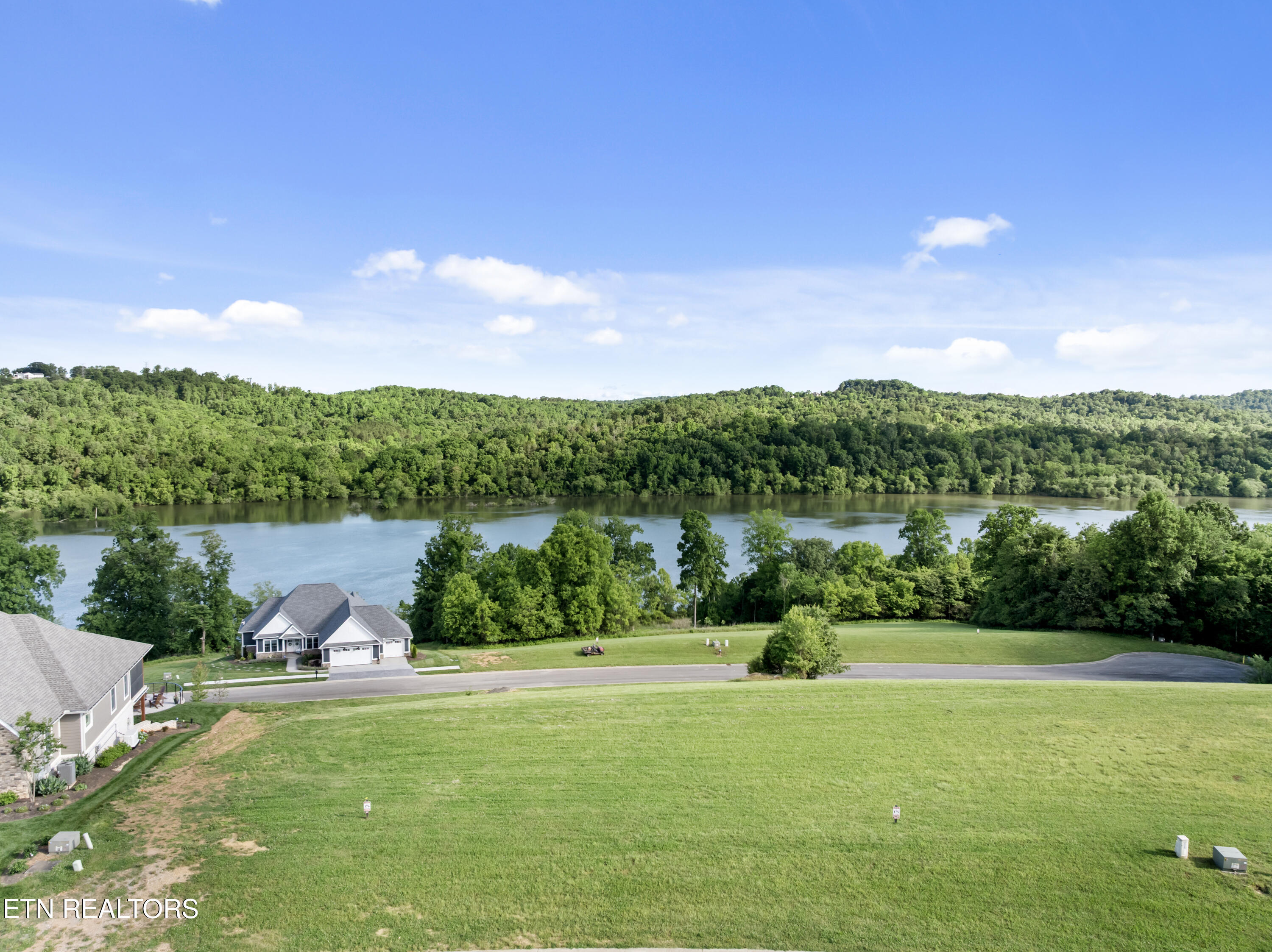 2533 Persimmon Ridge (RDG) Loudon TN 37774
