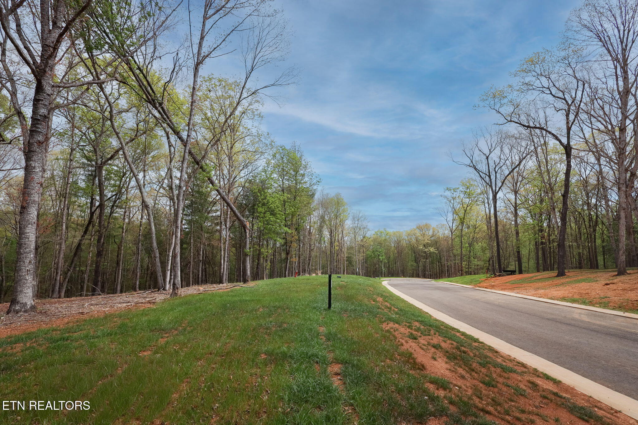 289 Flip Flop Way Loudon TN 37774