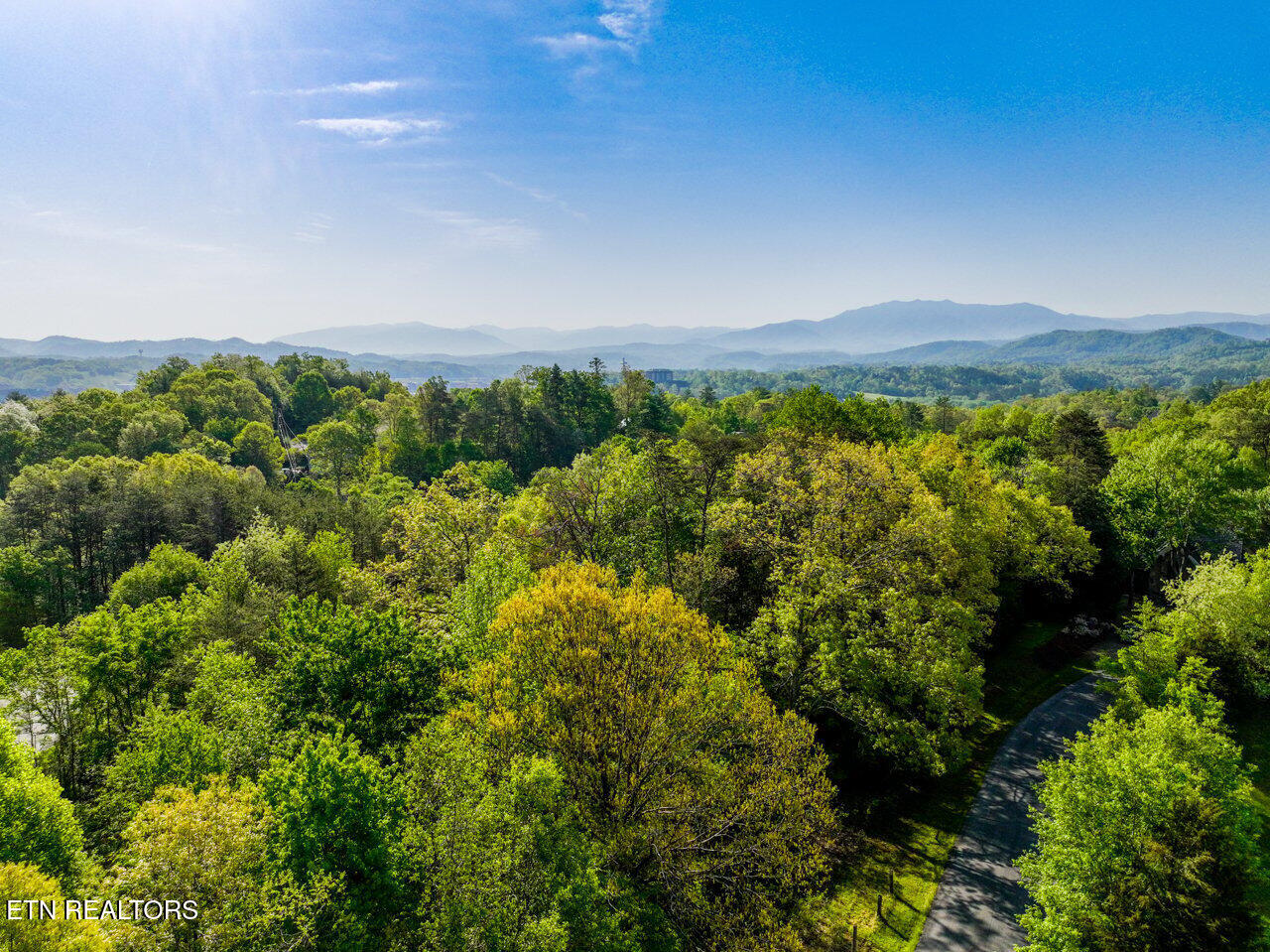 1140 Crestview Drive Pigeon Forge TN 37863