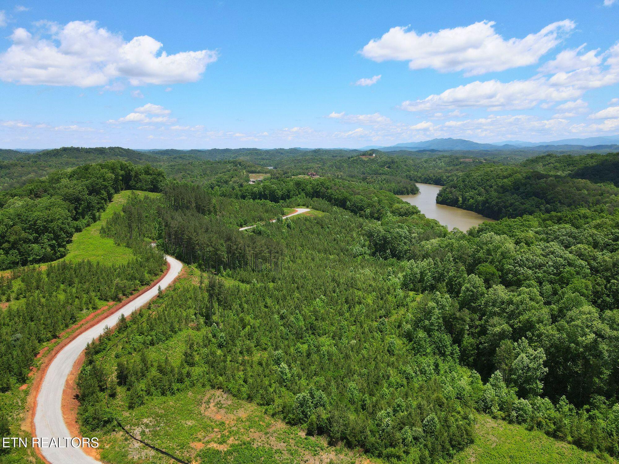 2070 Winding Trail Vonore TN 37885