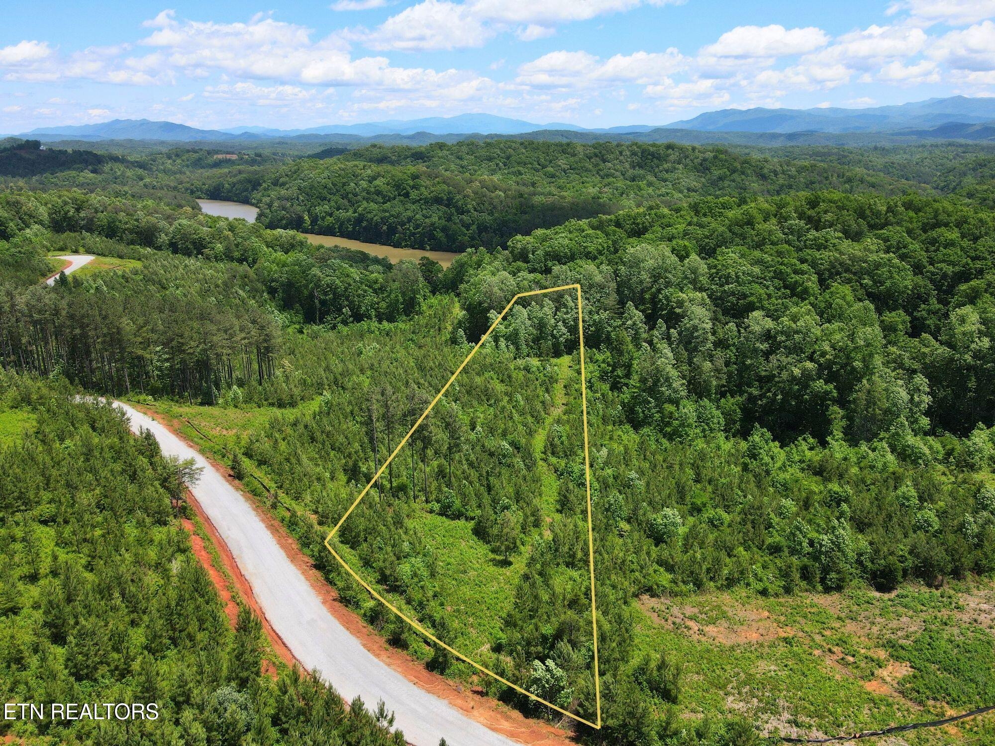 2070 Winding Trail Vonore TN 37885