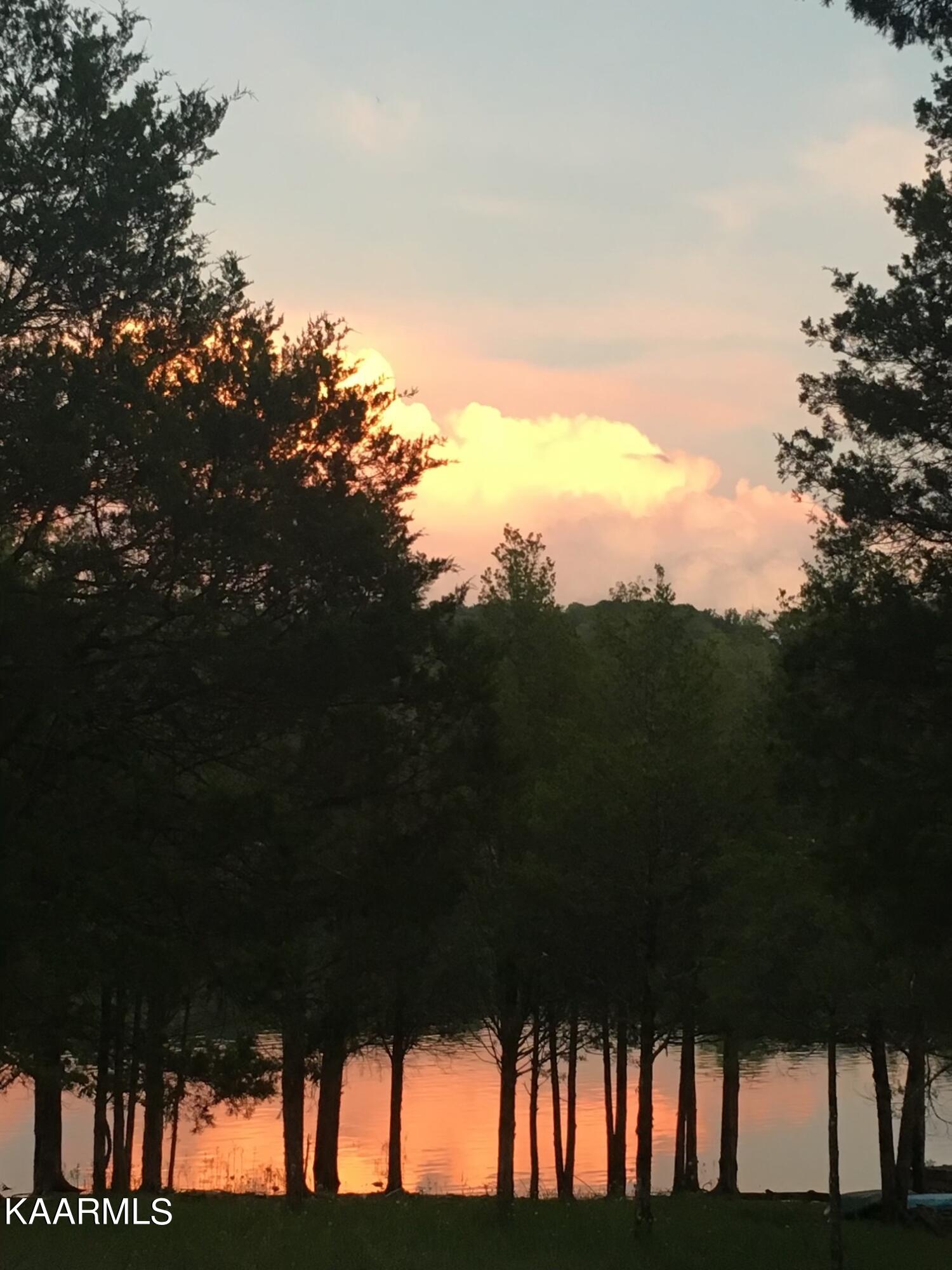 896 Shawnee Drive Jacksboro TN 37757
