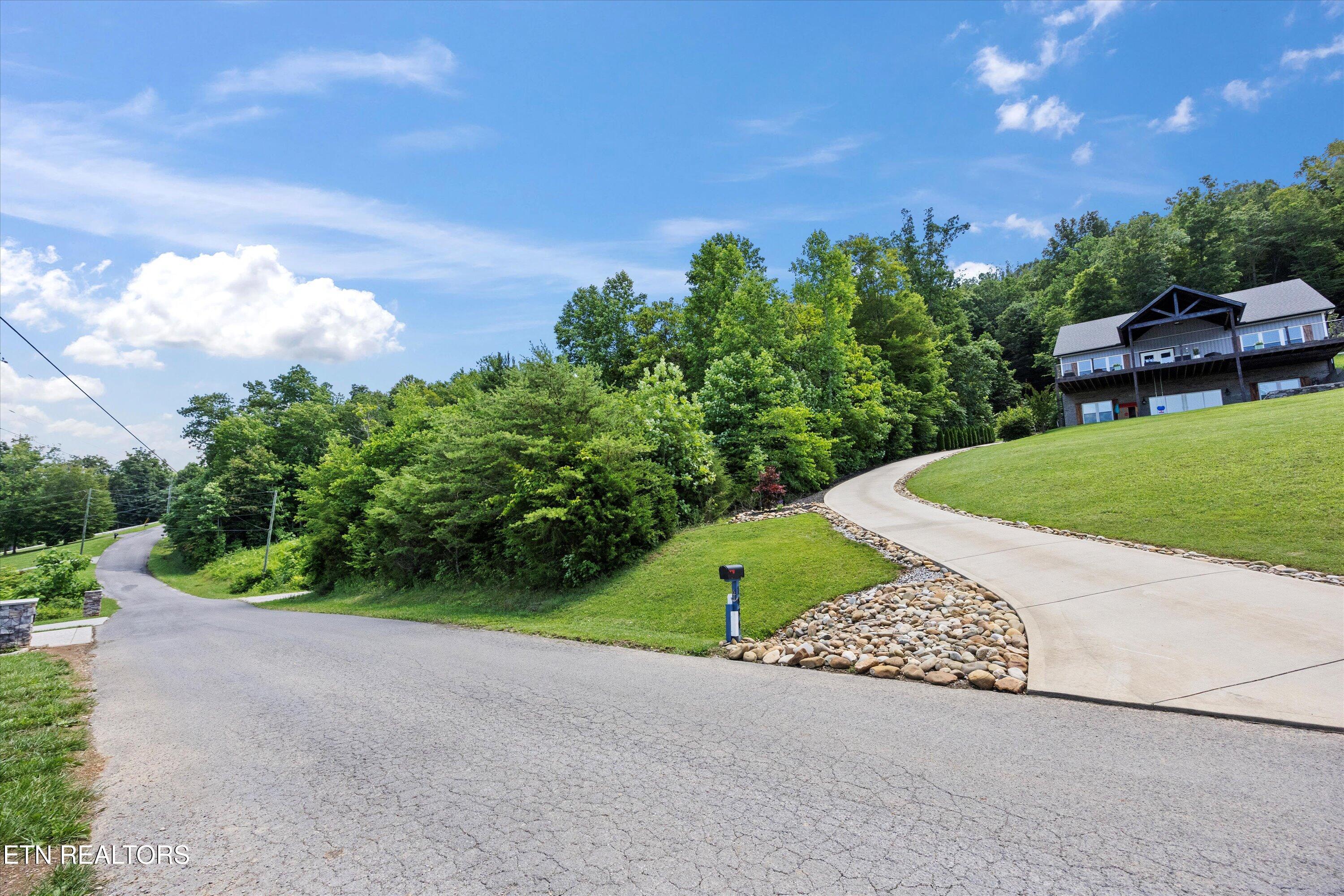 Hickory Pointe Lane Maynardville TN 37807