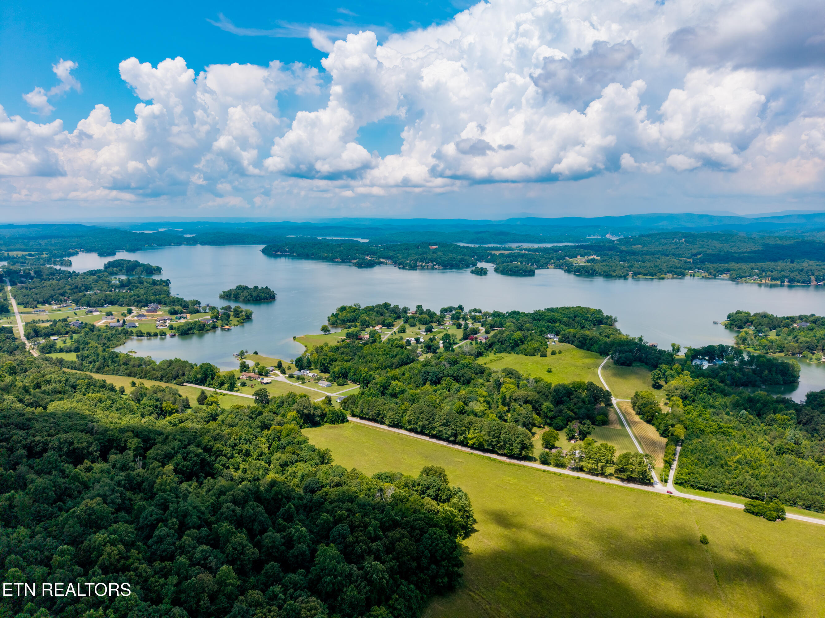 Lakescene Road Kingston TN 37763