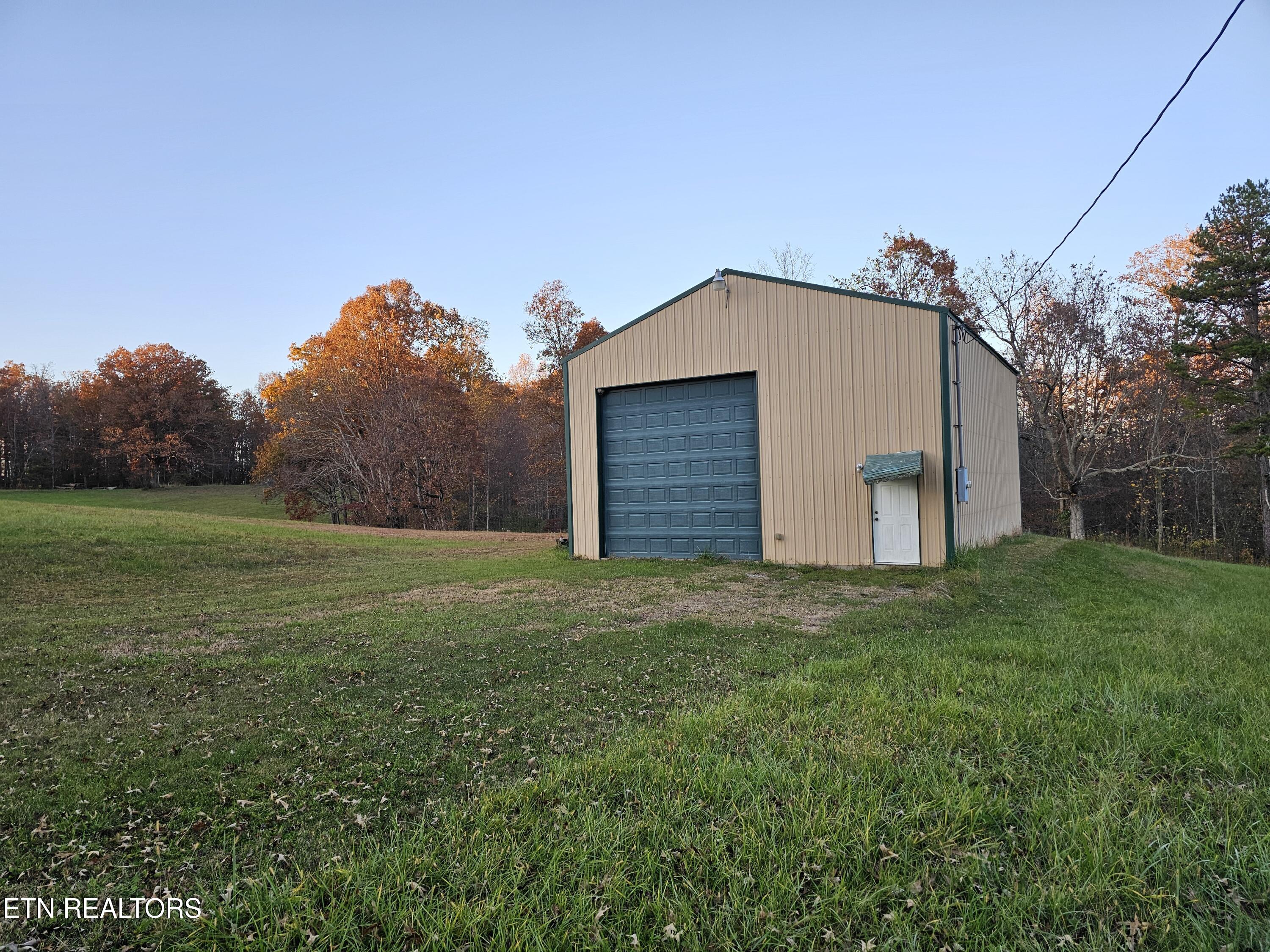 160 Tinch Road Sunbright TN 37872