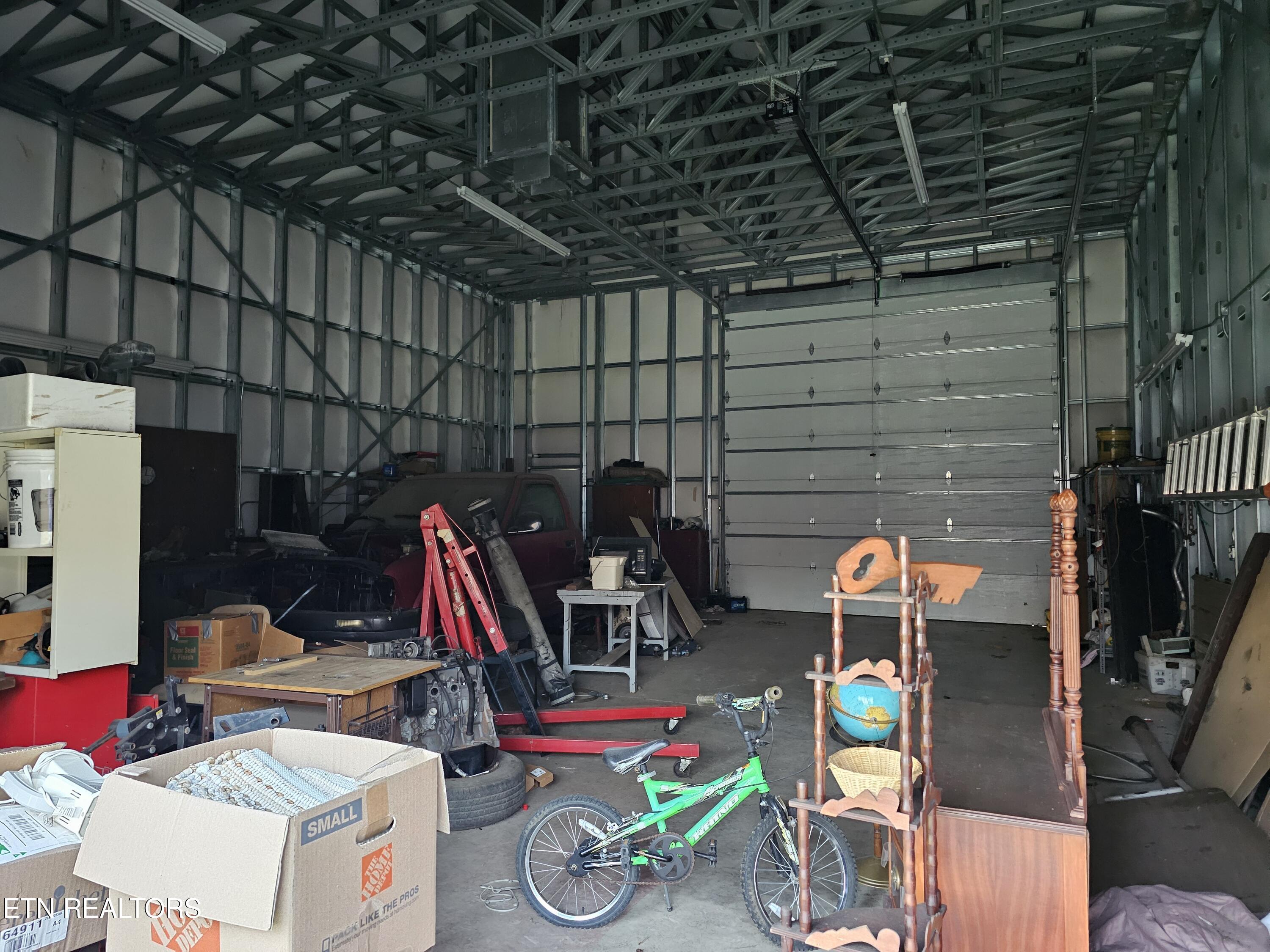 160 Tinch Road Sunbright TN 37872