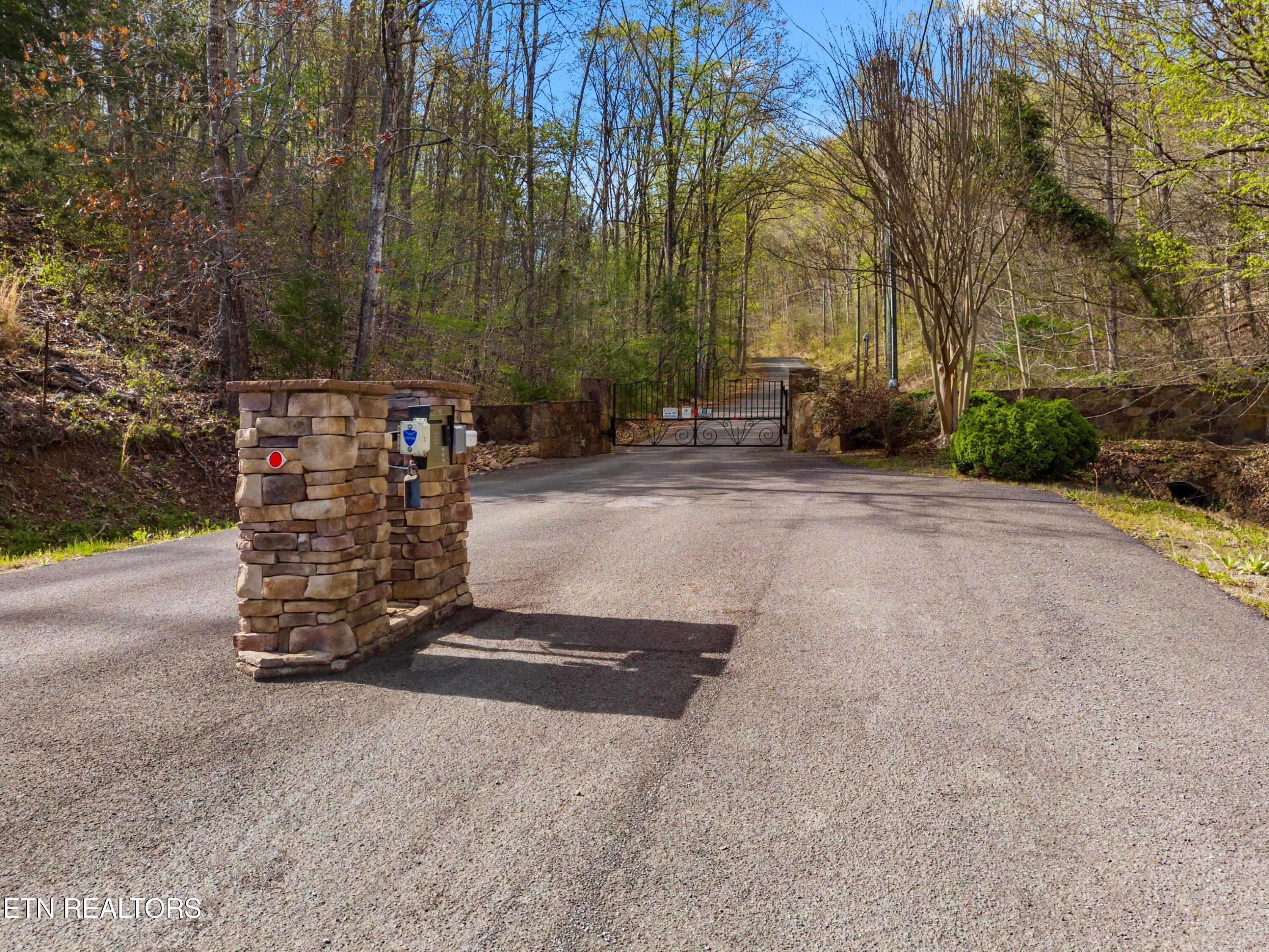 Five Oaks Circle Whitesburg TN 37891