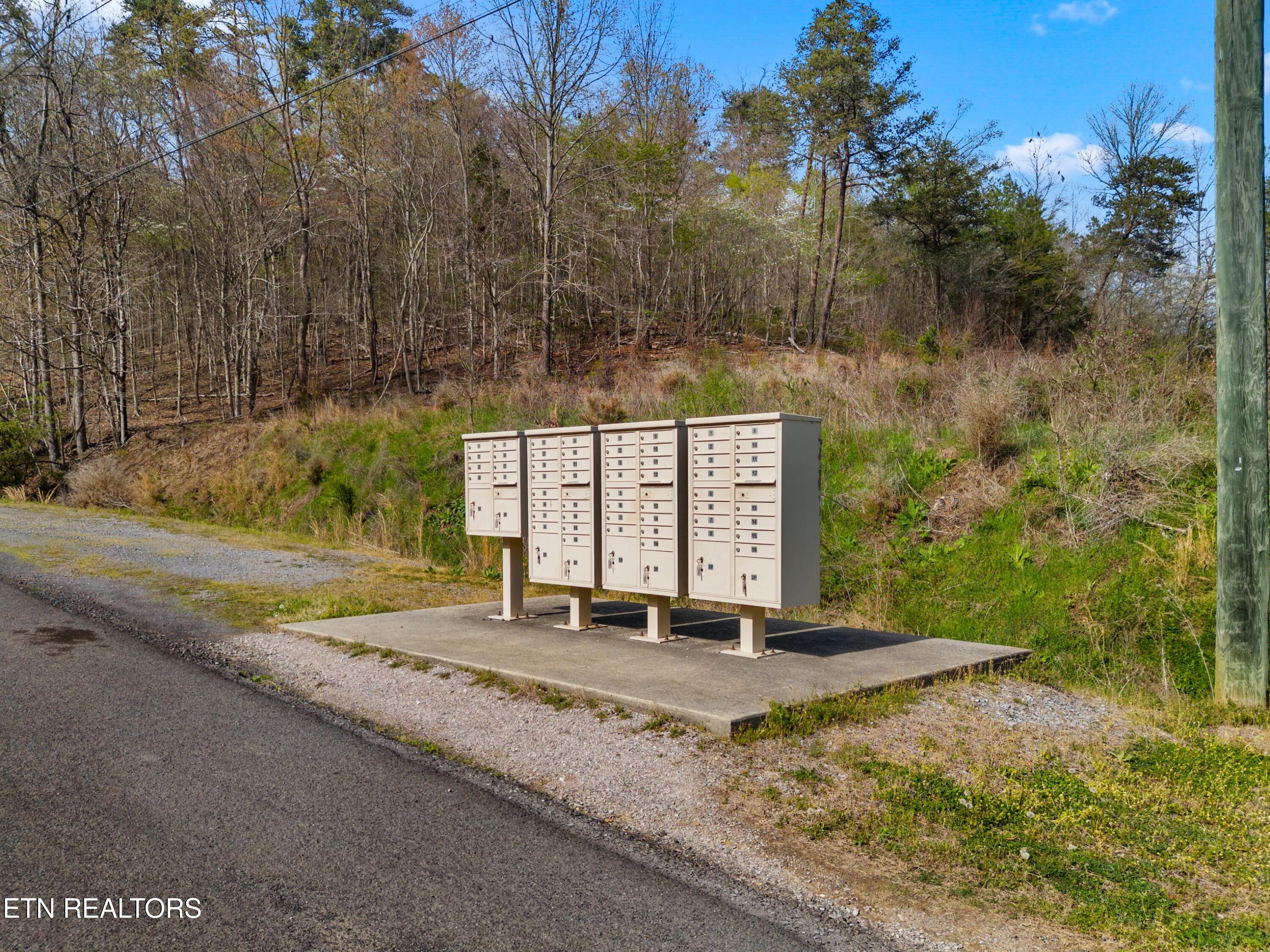 Five Oaks Circle Whitesburg TN 37891
