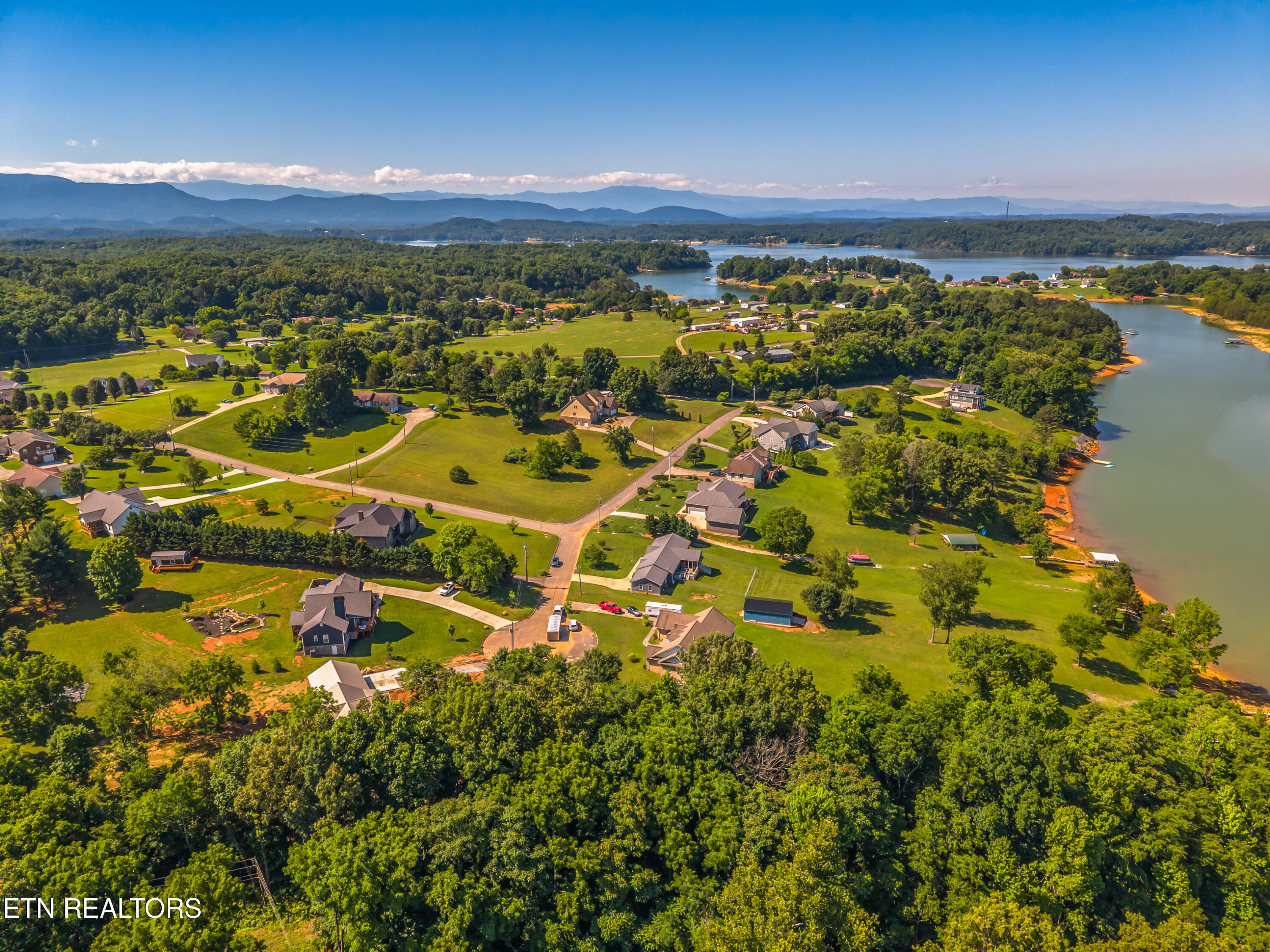 Lot 30 Sullivan Pointe Dandridge TN 37725
