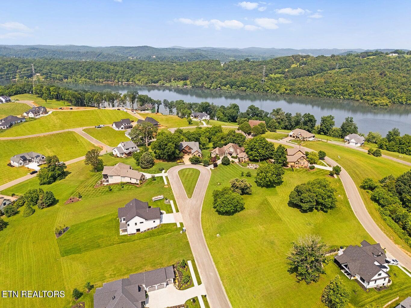 1740 Eagle Point Drive Loudon TN 37774