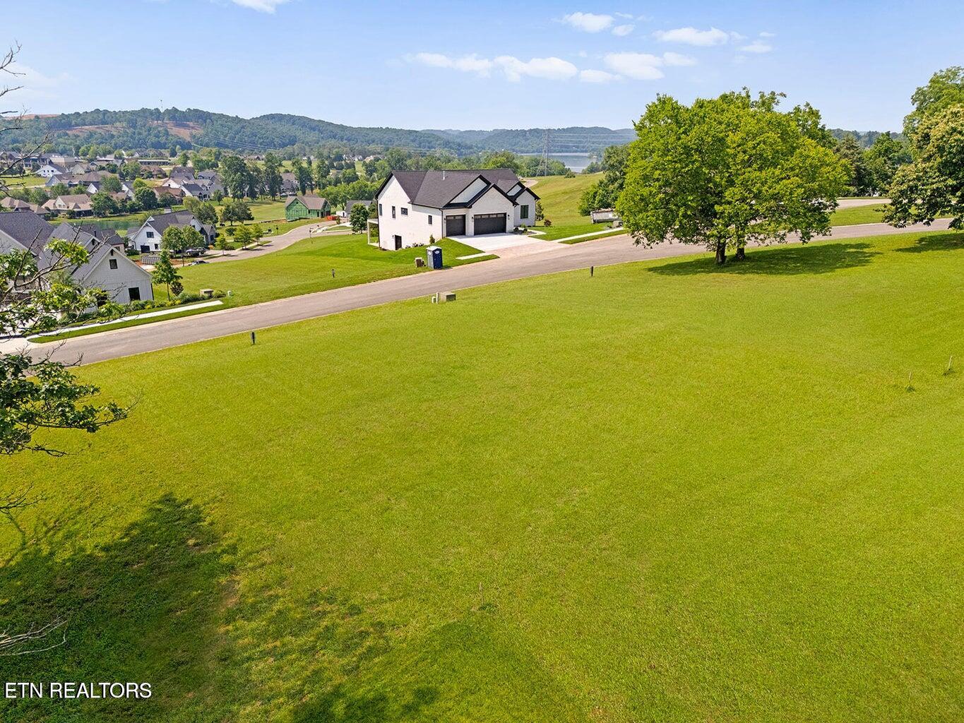 1740 Eagle Point Drive Loudon TN 37774