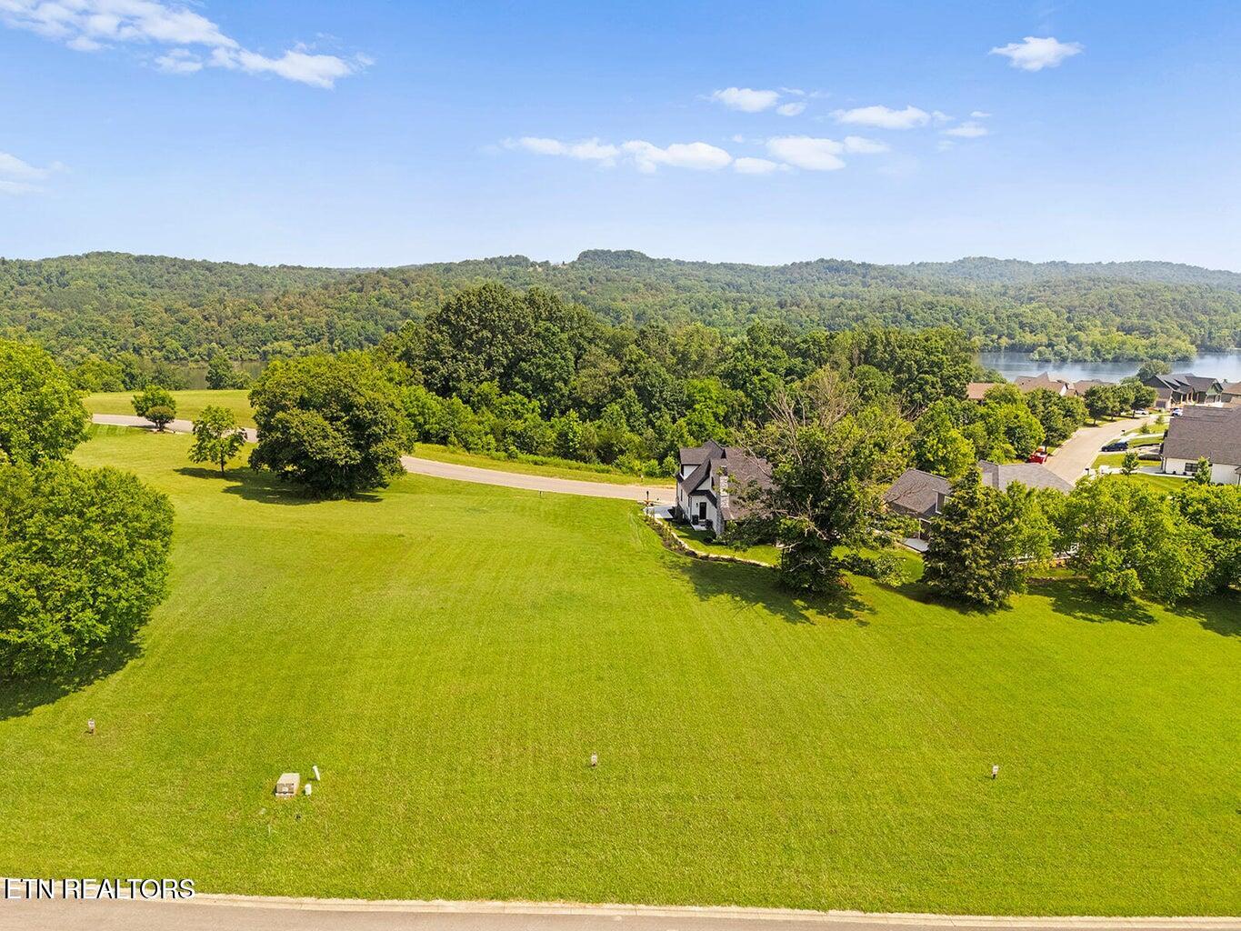 1740 Eagle Point Drive Loudon TN 37774