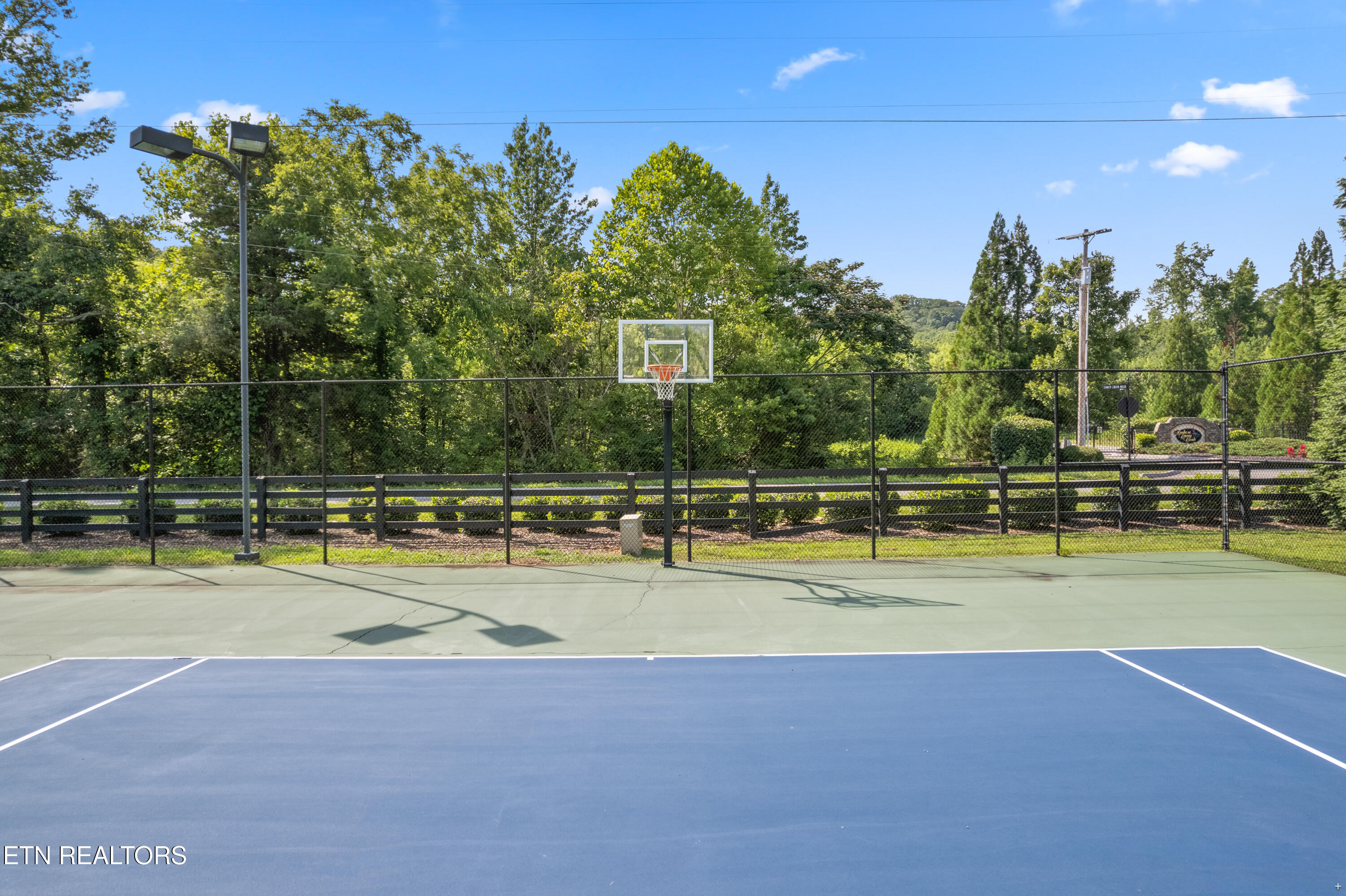 Creekside Drive Harriman TN 37748