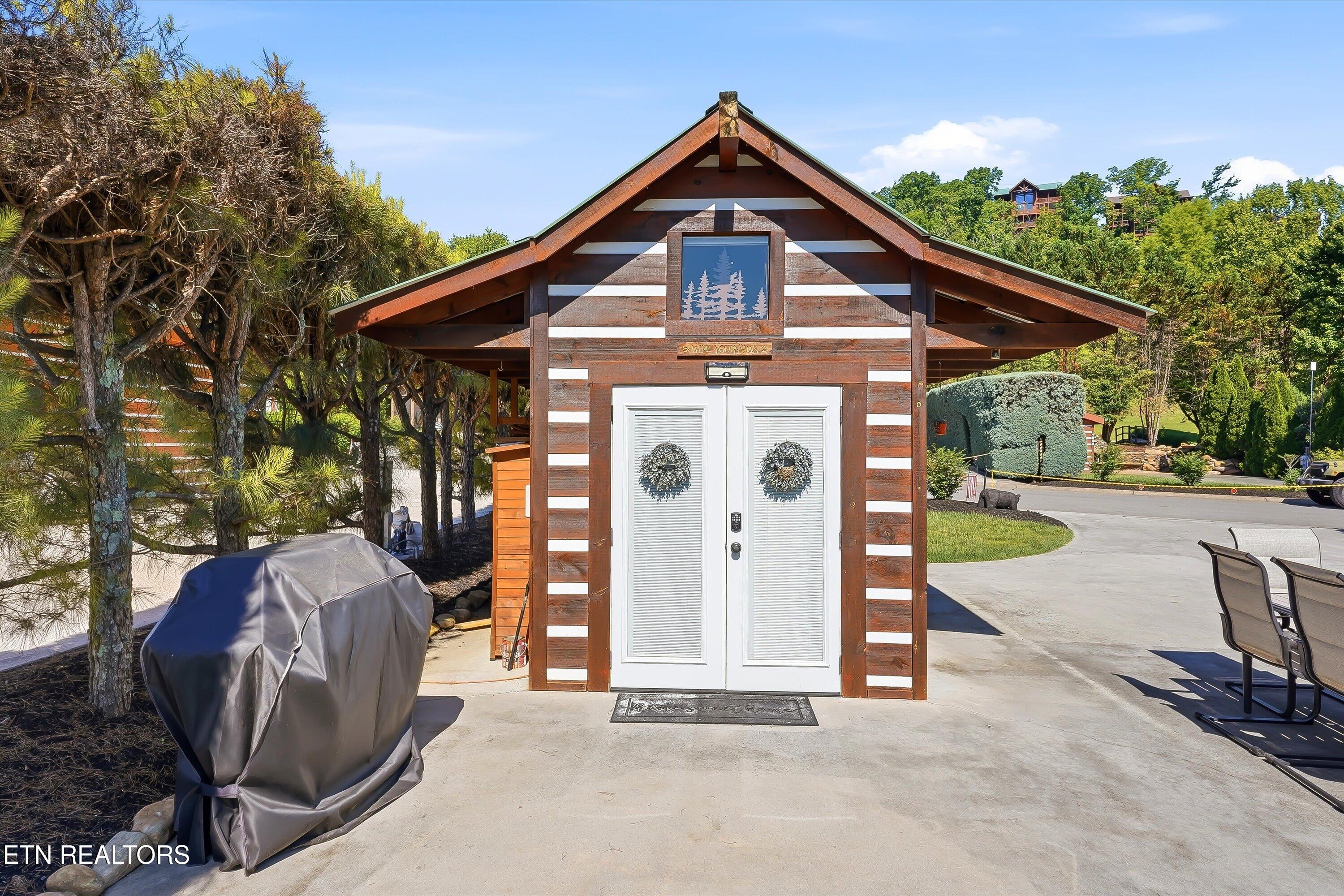 1908 Lizi Loop Way Sevierville TN 37862