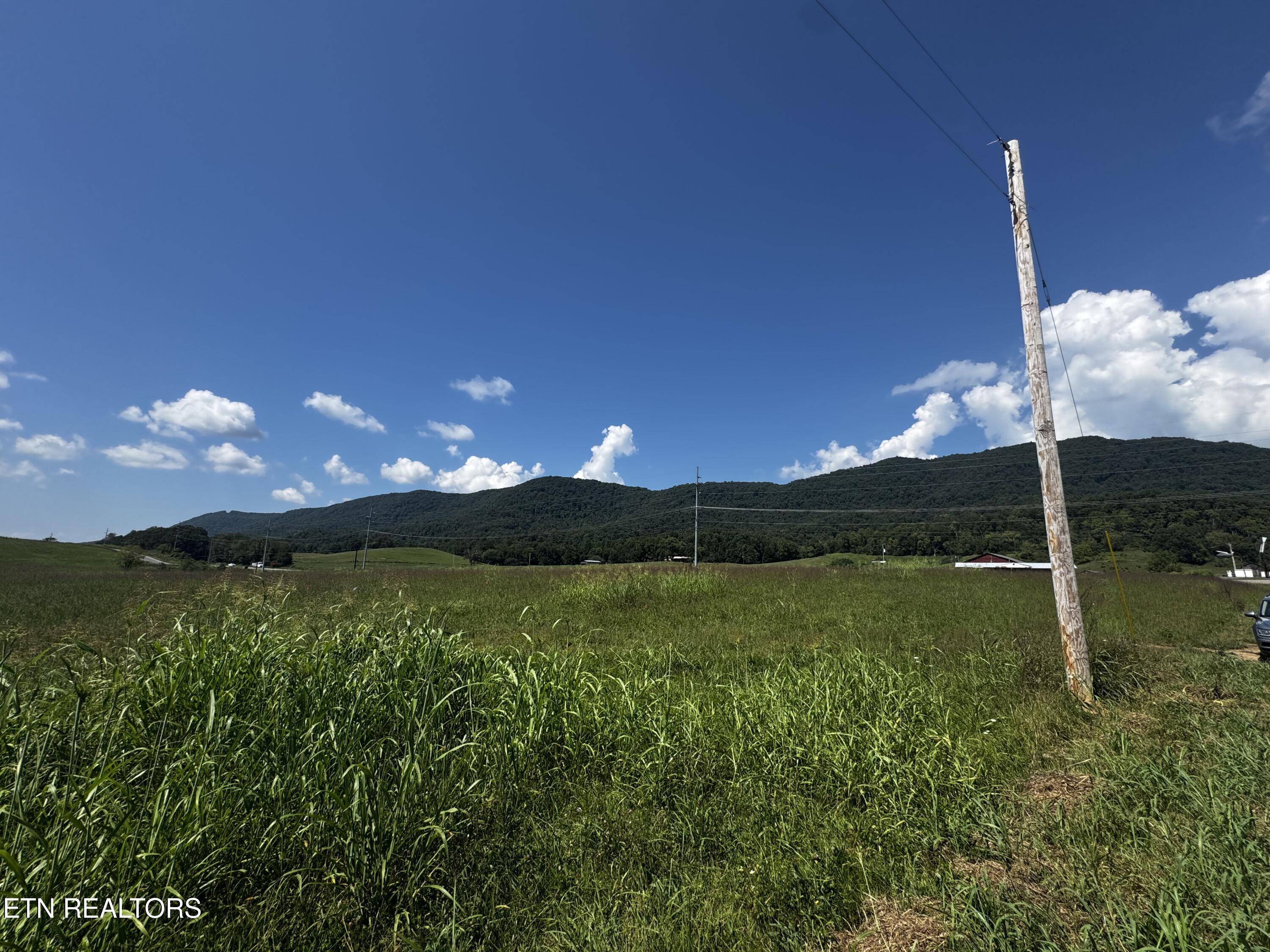 136 B & B Drive Speedwell TN 37870