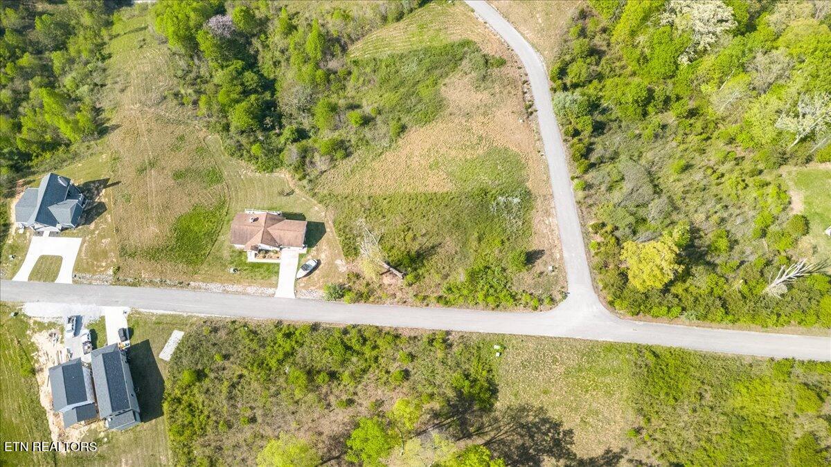 Pinnacle Lane Lafollette TN 37766