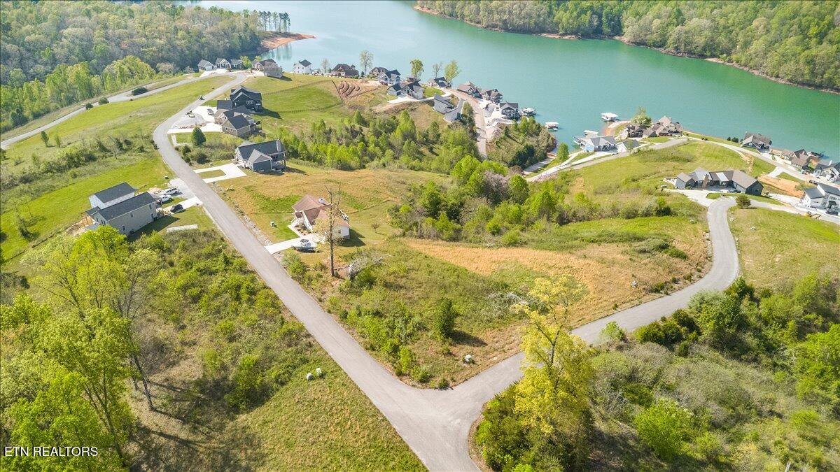Pinnacle Lane Lafollette TN 37766