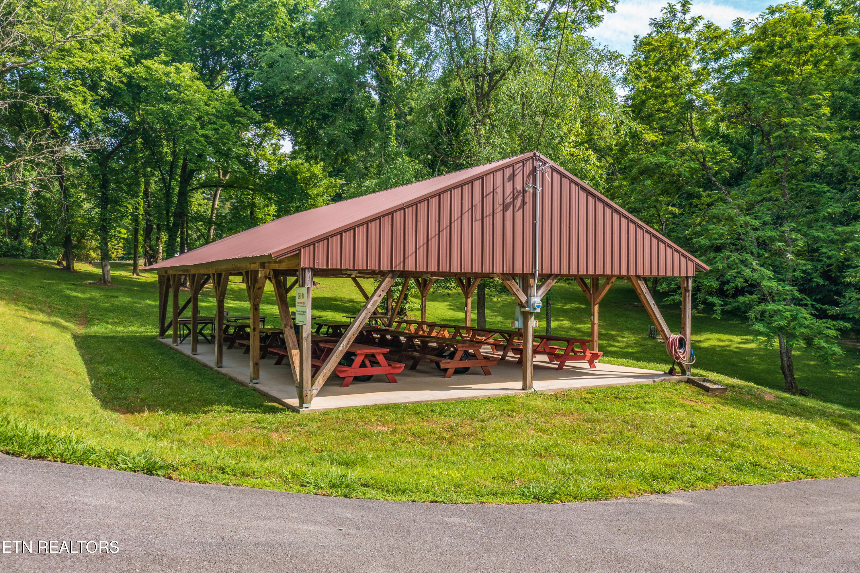 1609 Sequoyah Drive Mooresburg TN 37811