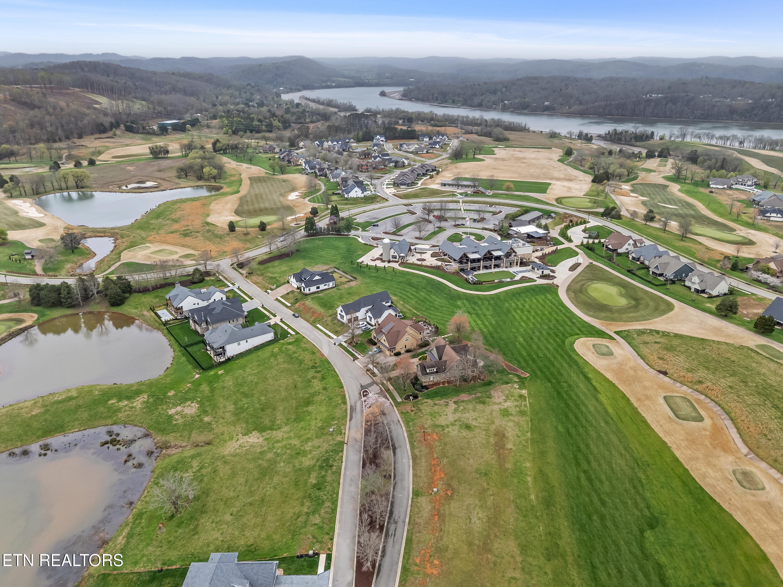714 Old Barn Lane Loudon TN 37774