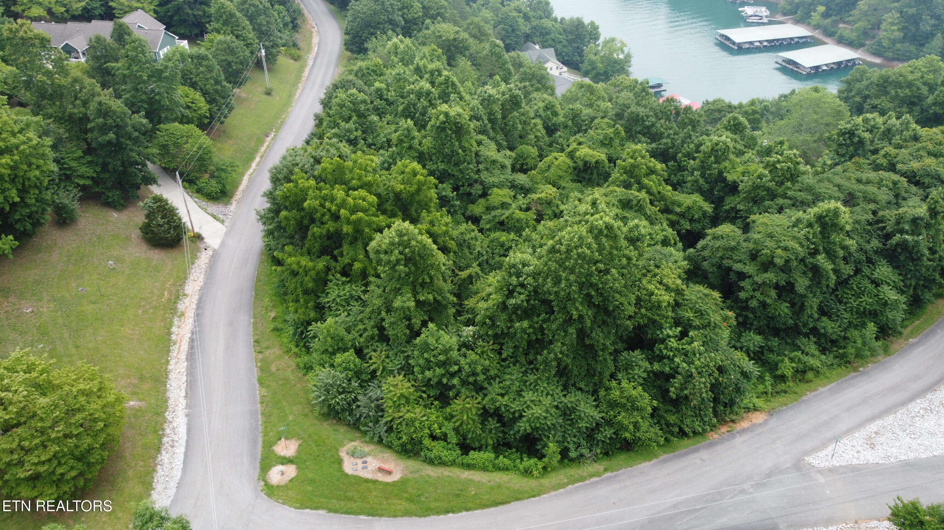 00 Shanghai Lake Lane Lafollette TN 37766