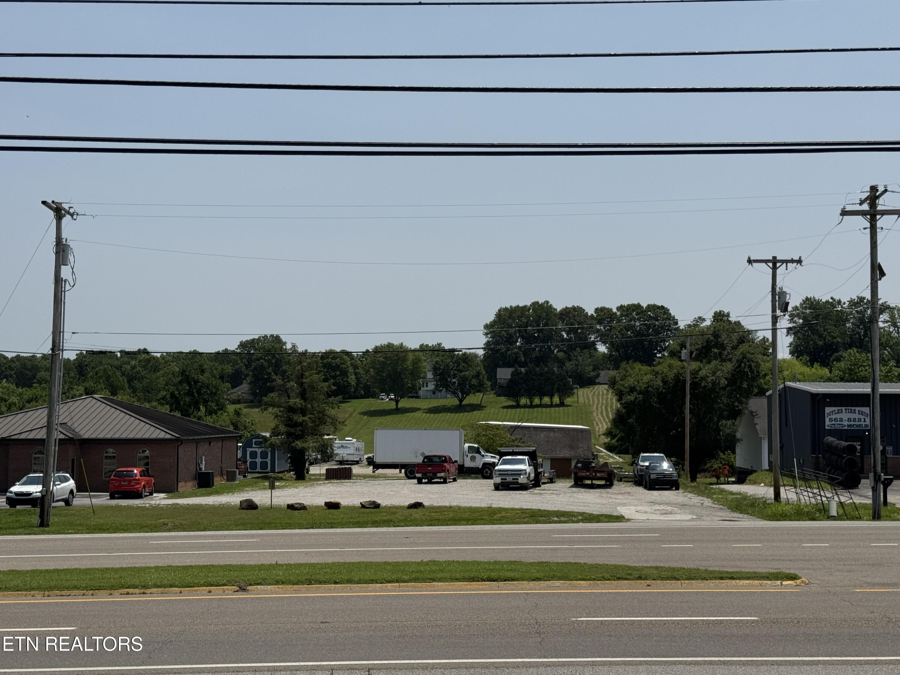 2527 Jacksboro Pike Jacksboro TN 37757