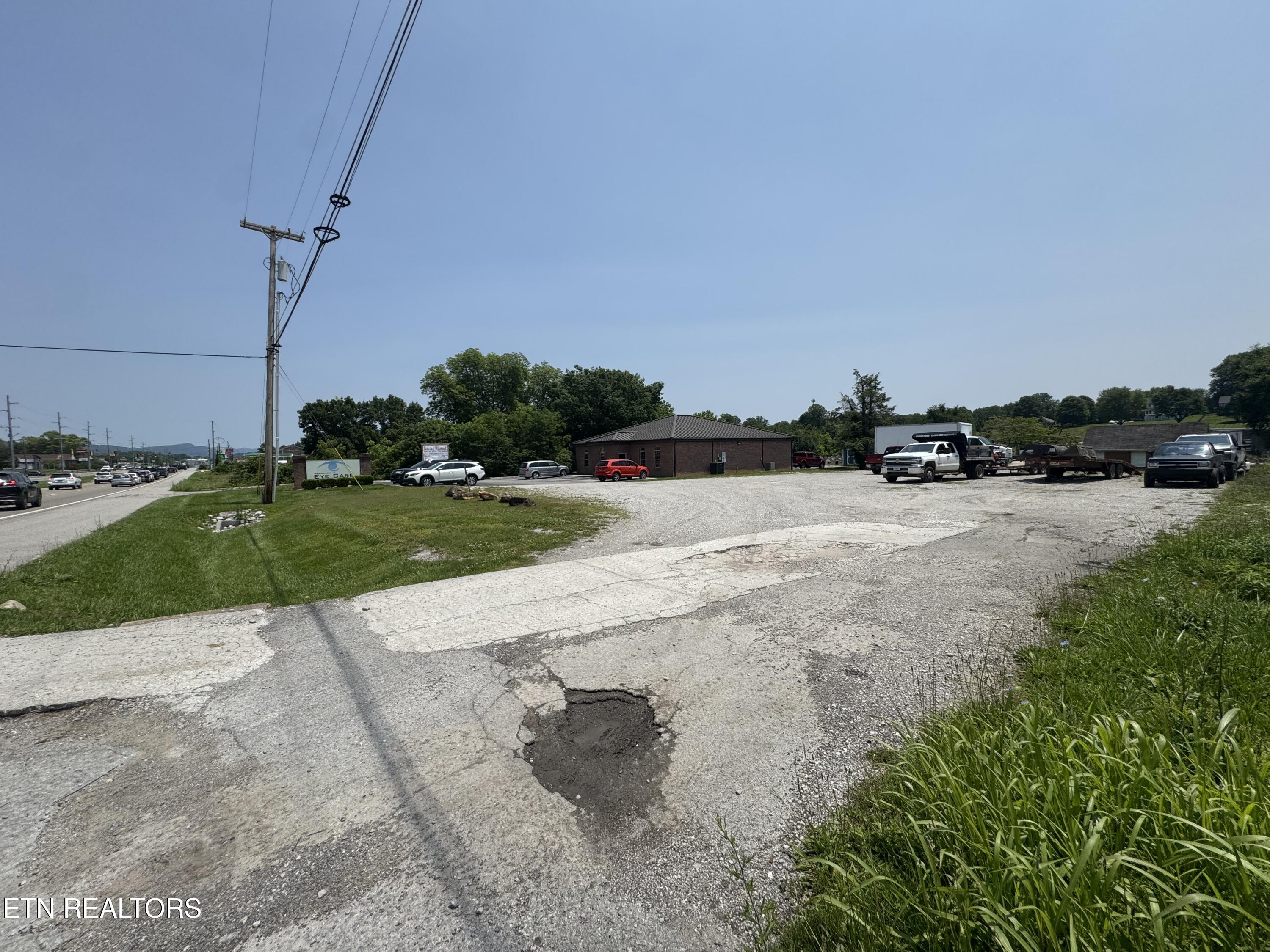 2527 Jacksboro Pike Jacksboro TN 37757