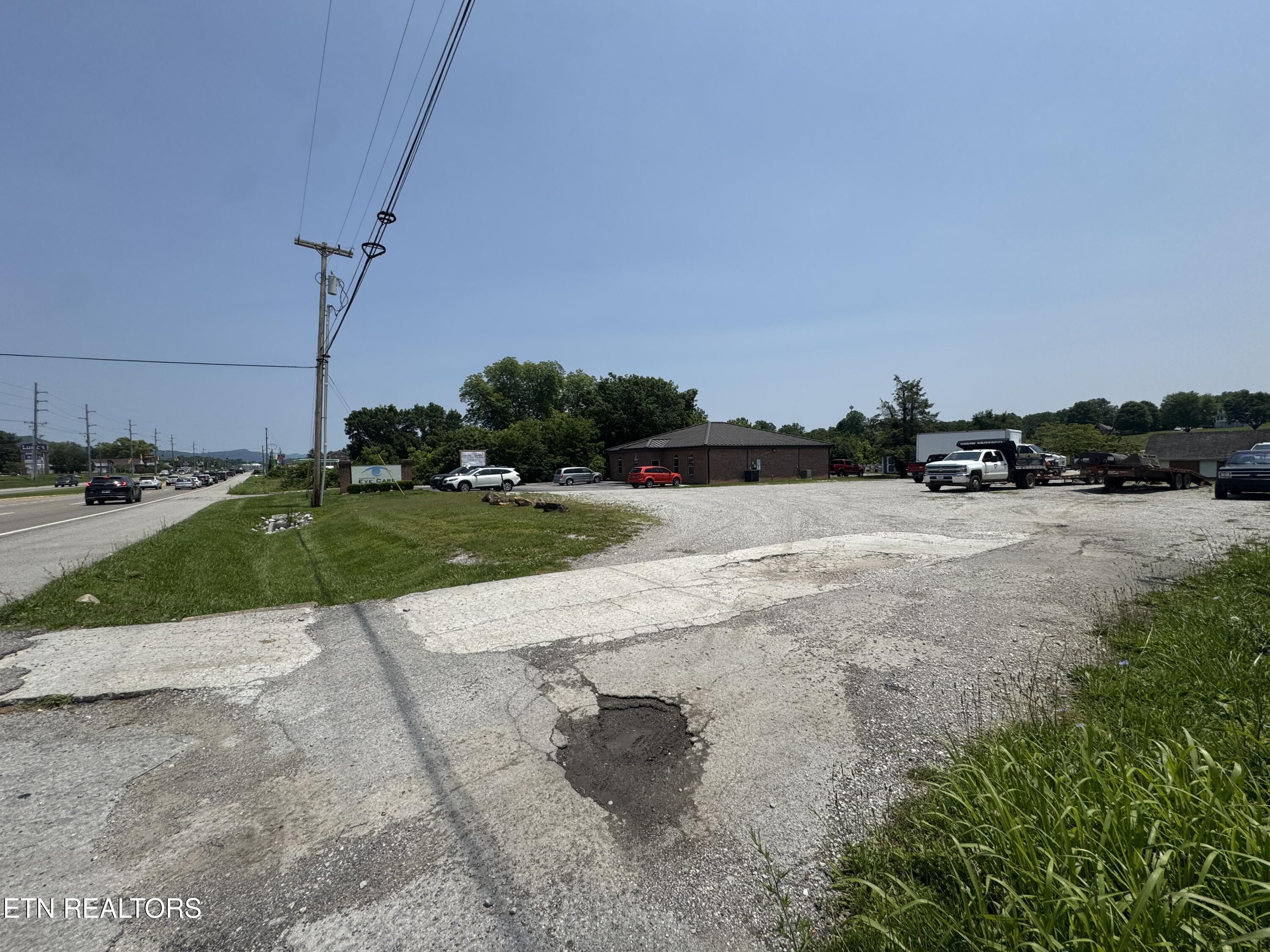 2527 Jacksboro Pike Jacksboro TN 37757