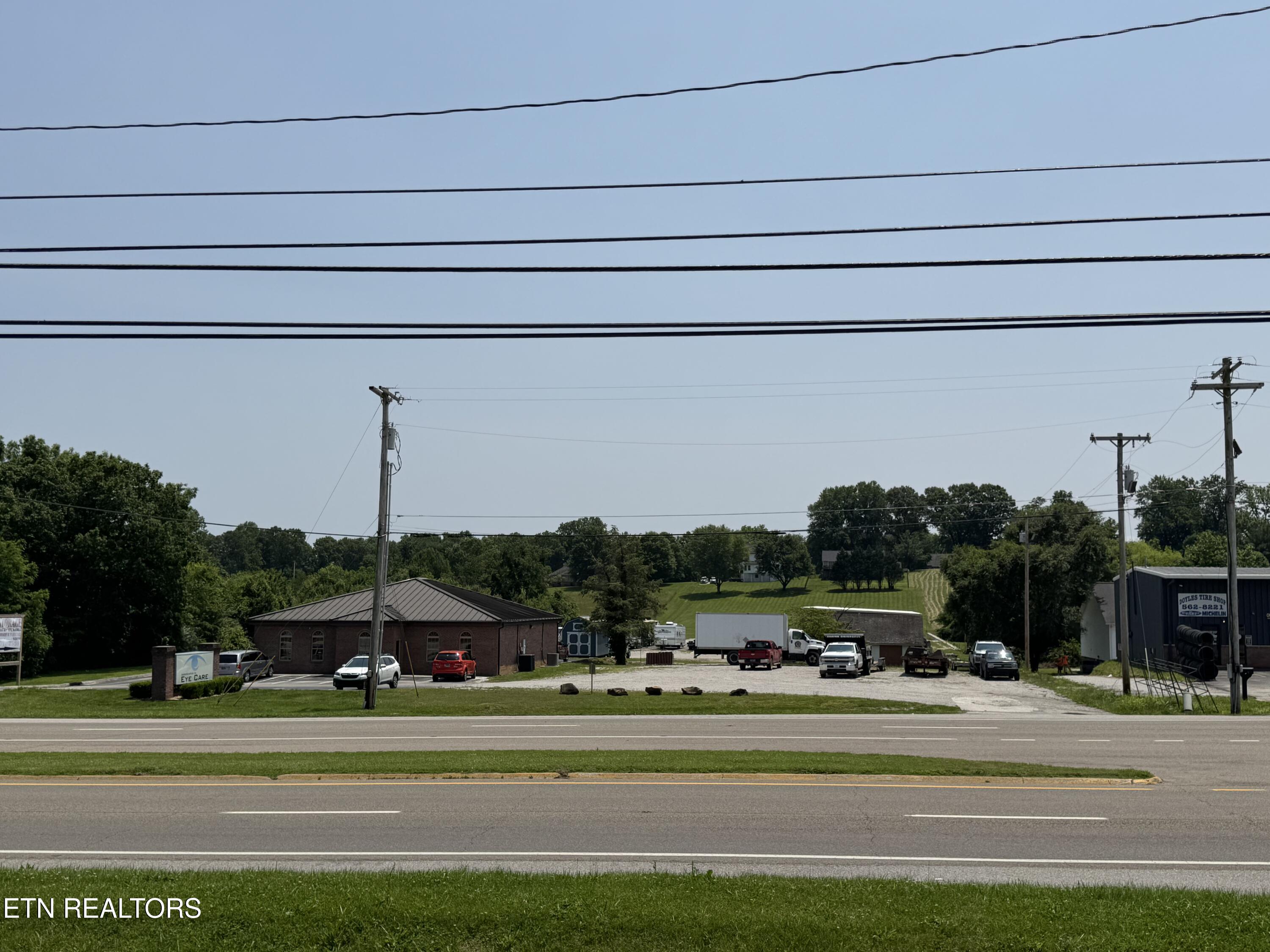 2527 Jacksboro Pike Jacksboro TN 37757