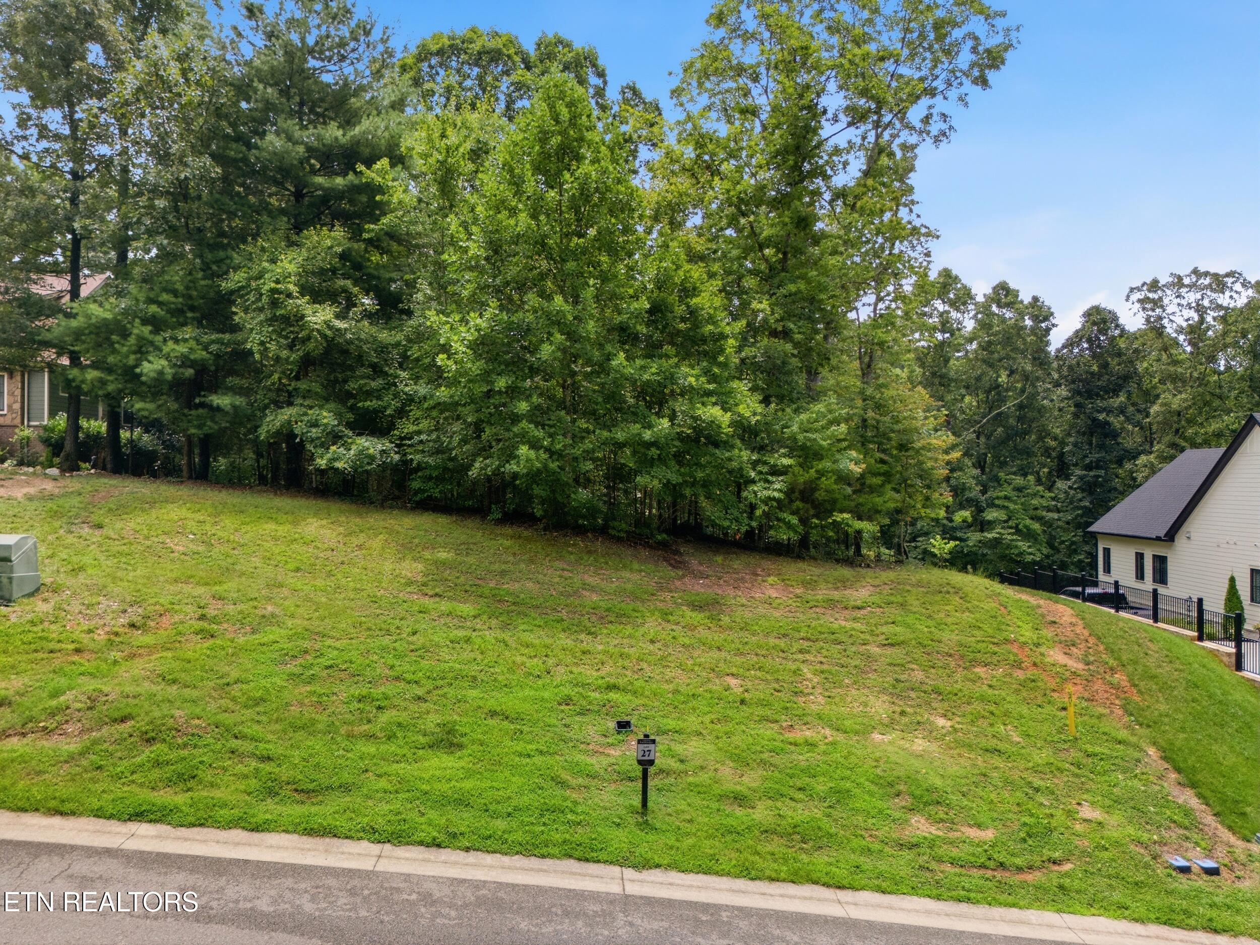 1004 Old Dogwood Trail Loudon TN 37774